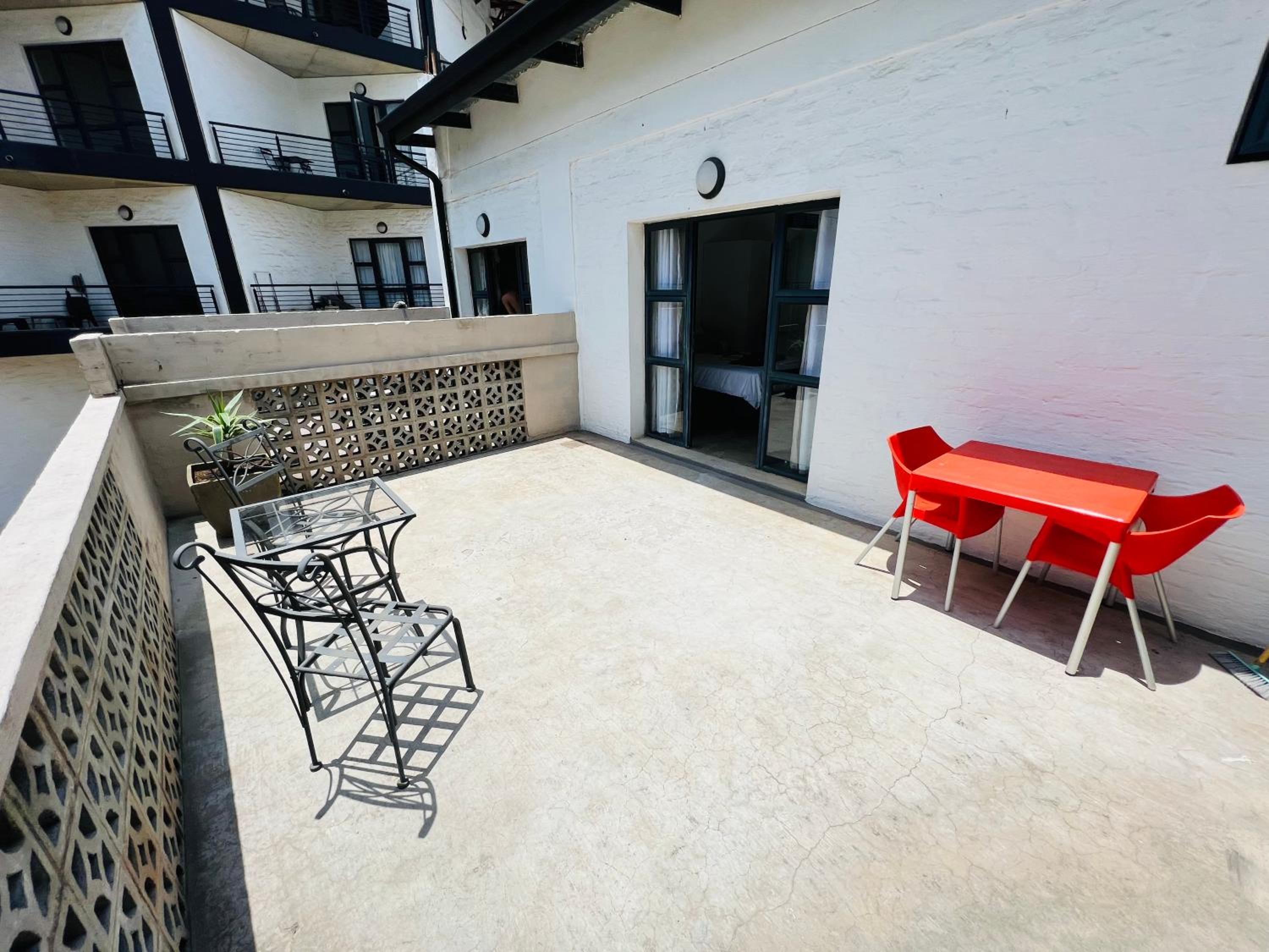 City Living Apartment 119 - Private Balcony, Washing Machine & Fast WiFi