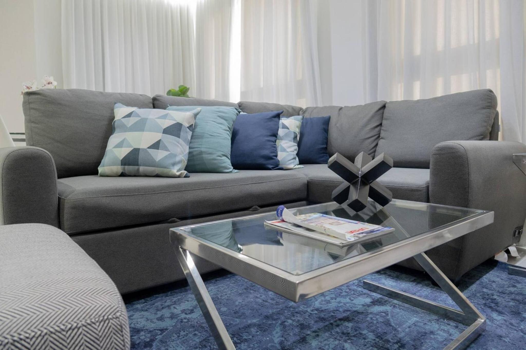 Downtown 1br Cozy Stylish Sleeps4wifigymjacuzzi D7 view 3