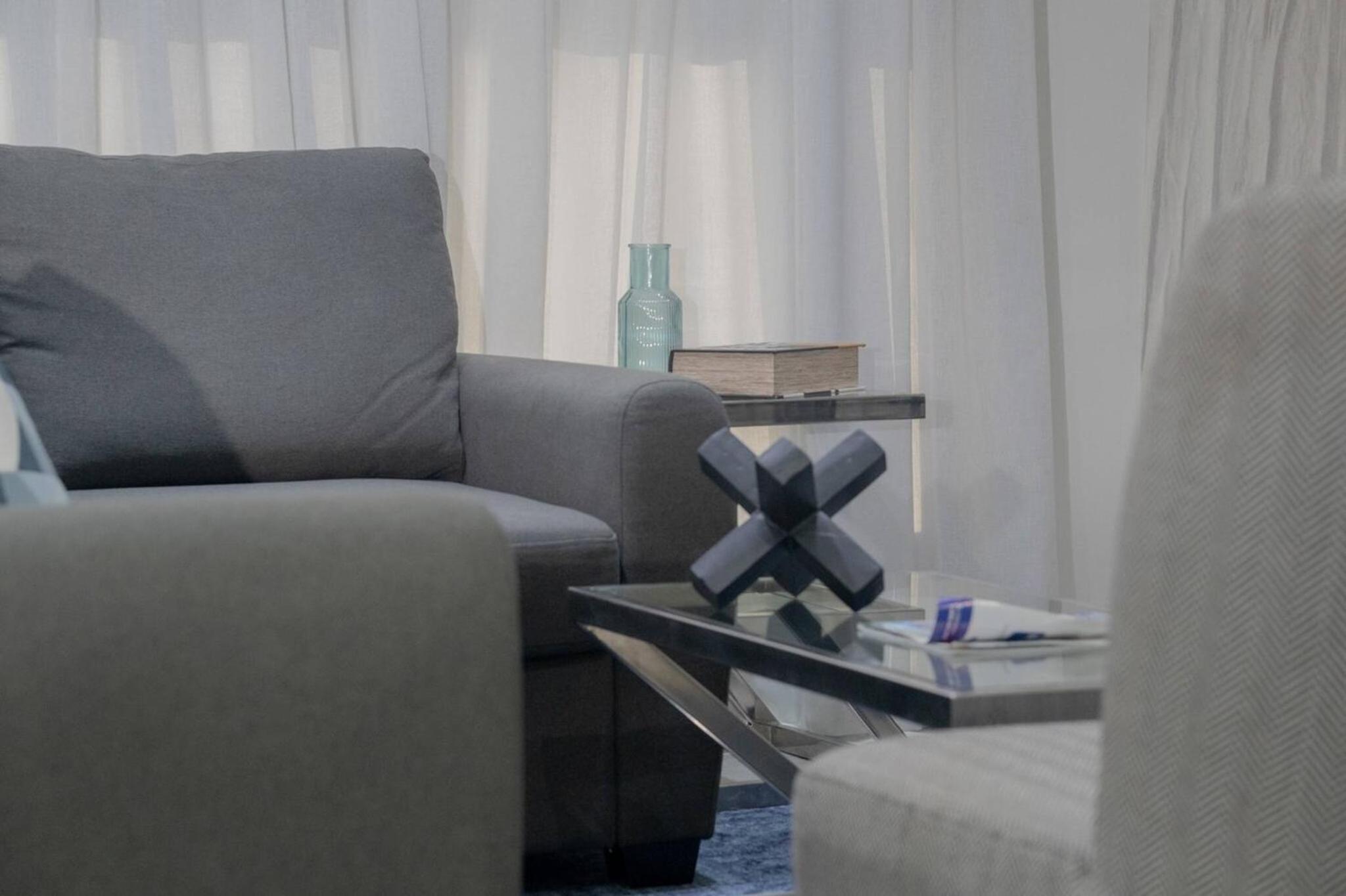 Downtown 1br Cozy Stylish Sleeps4wifigymjacuzzi D7 view 4