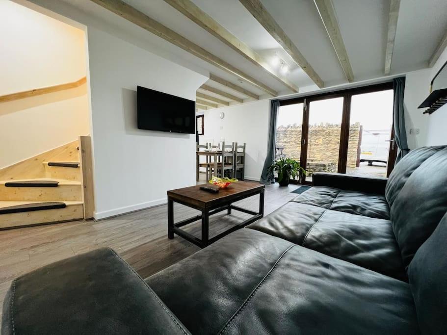 Barn Cottage with pre booked use of Indoor Swimming Pool view 4