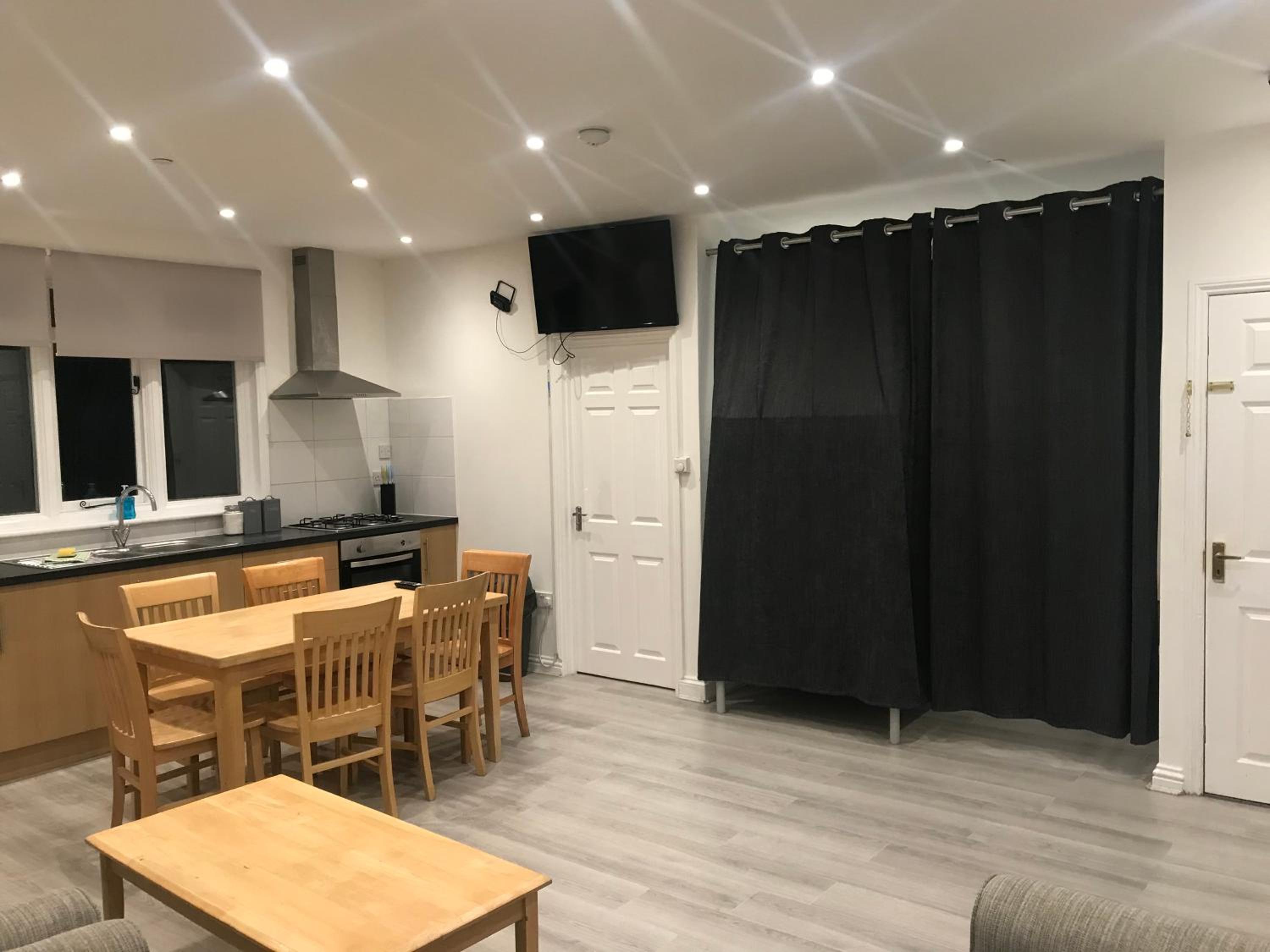 Spacious Entire Two Double Bedrooms Flat, N 3 view 5