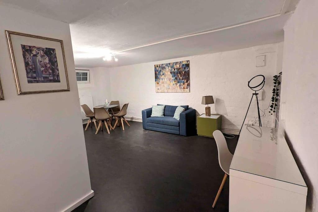 Central, cozy & beautiful designed 2-rooms Apt. near river