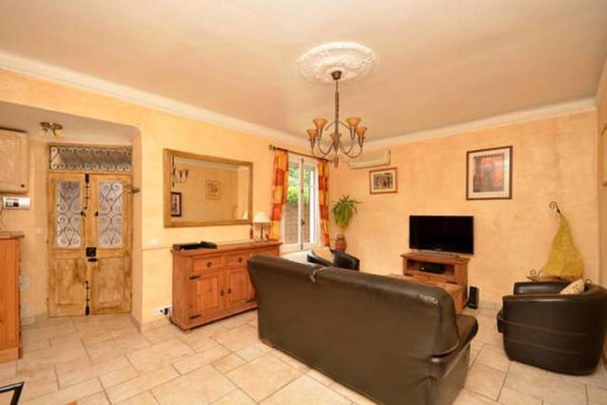 Cosy Antibes villa view 5