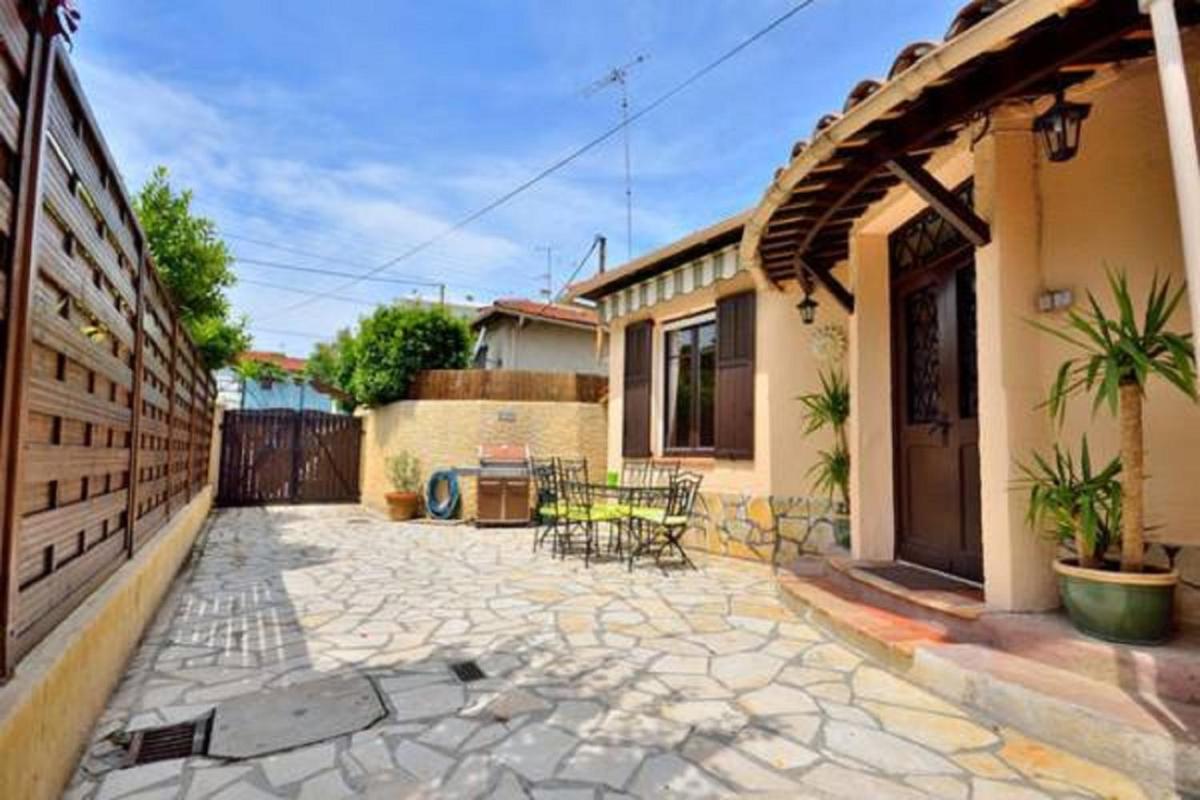 Cosy Antibes villa view 2