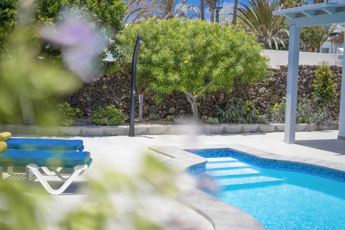 Villa Amanda - 3 Bedroom villa - Jacuzzi and heated pool - Pool table - Perfect for families photo 3