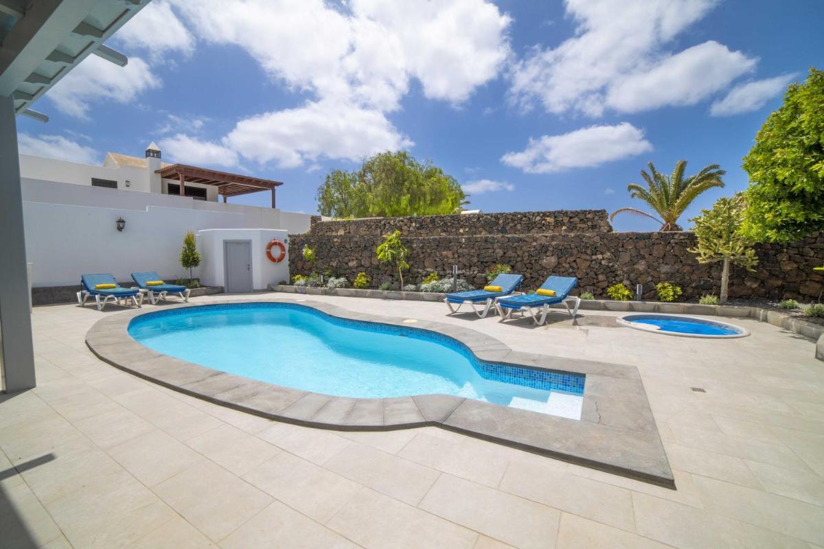 Villa Amanda - 3 Bedroom villa - Jacuzzi and heated pool - Pool table - Perfect for families photo 4