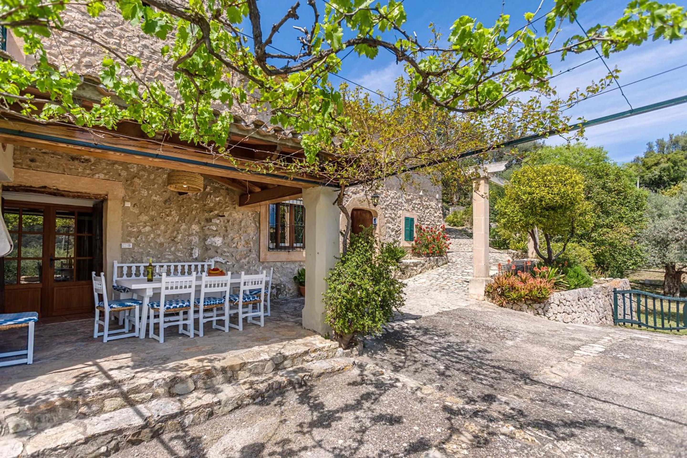 Charming Pollensa Villa Beautiful Views Of the Tramuntana Mountains La Coma 4 Bedrooms Pollensa