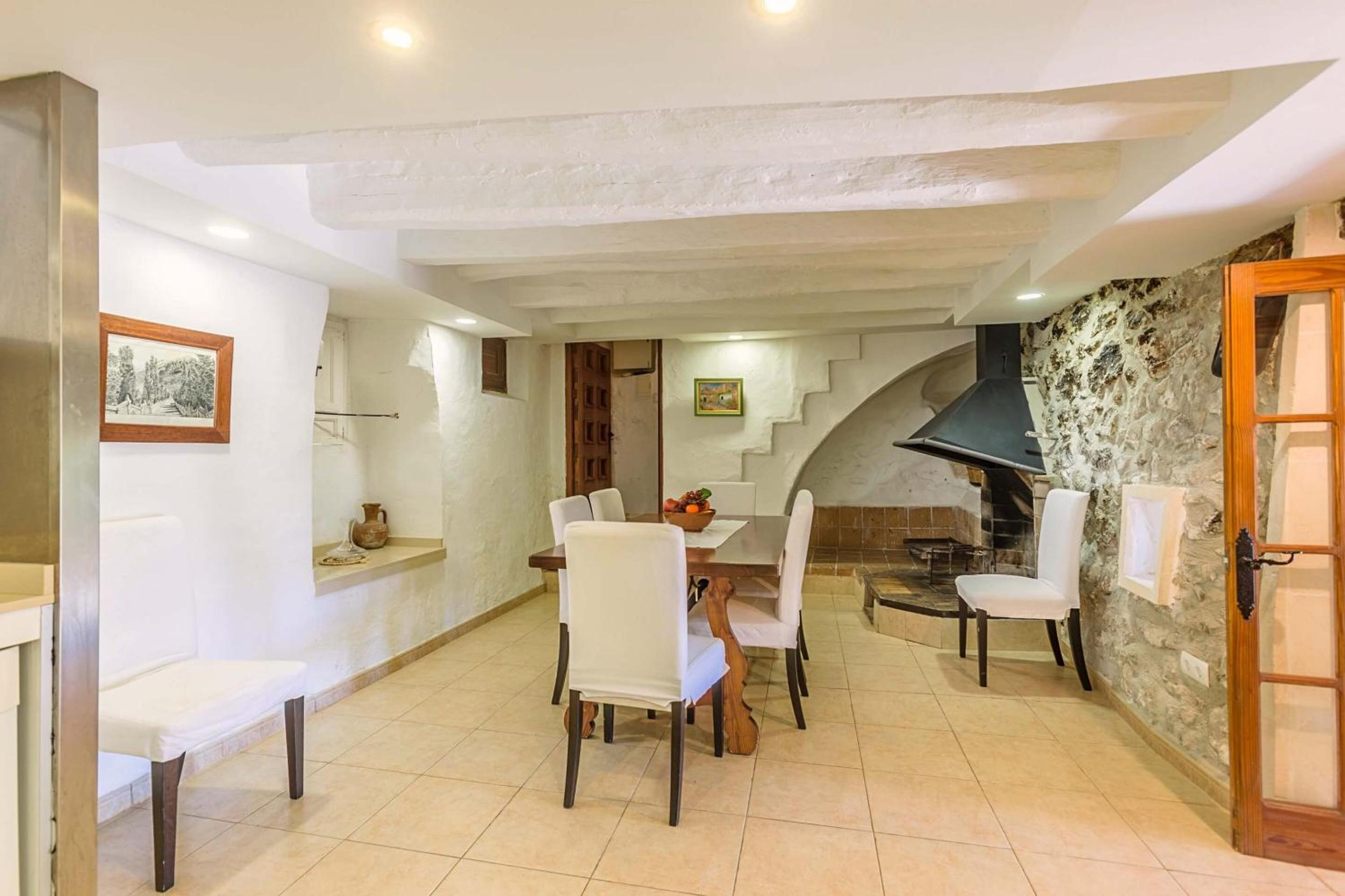 Charming Pollensa Villa Beautiful Views Of the Tramuntana Mountains La Coma 4 Bedrooms Pollensa