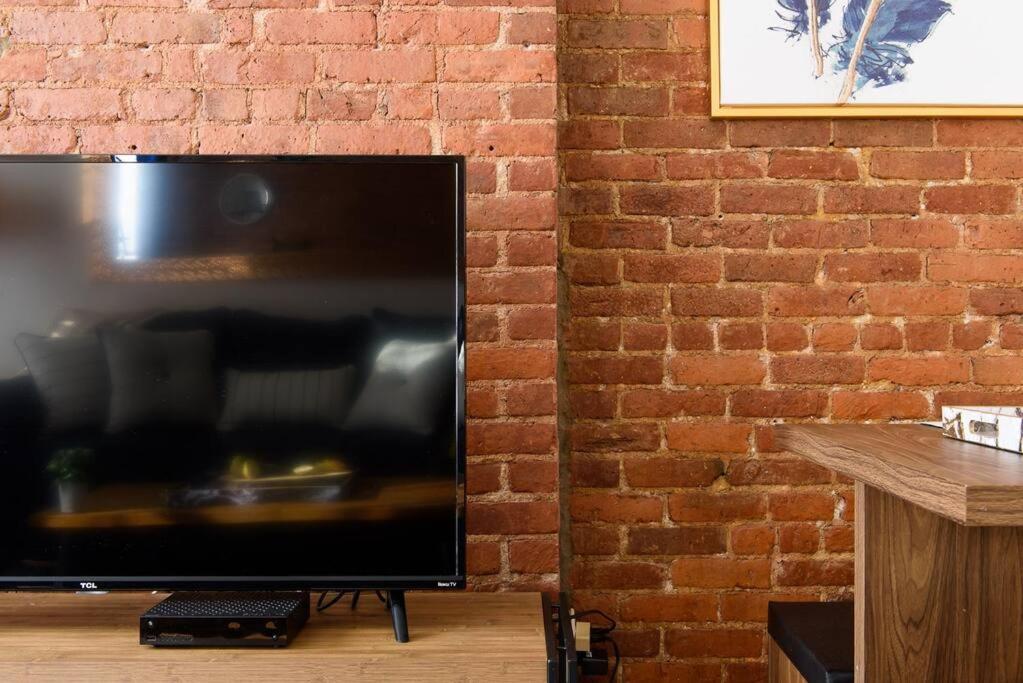 428-4R prime midtown large 2 BR Newly Furnished