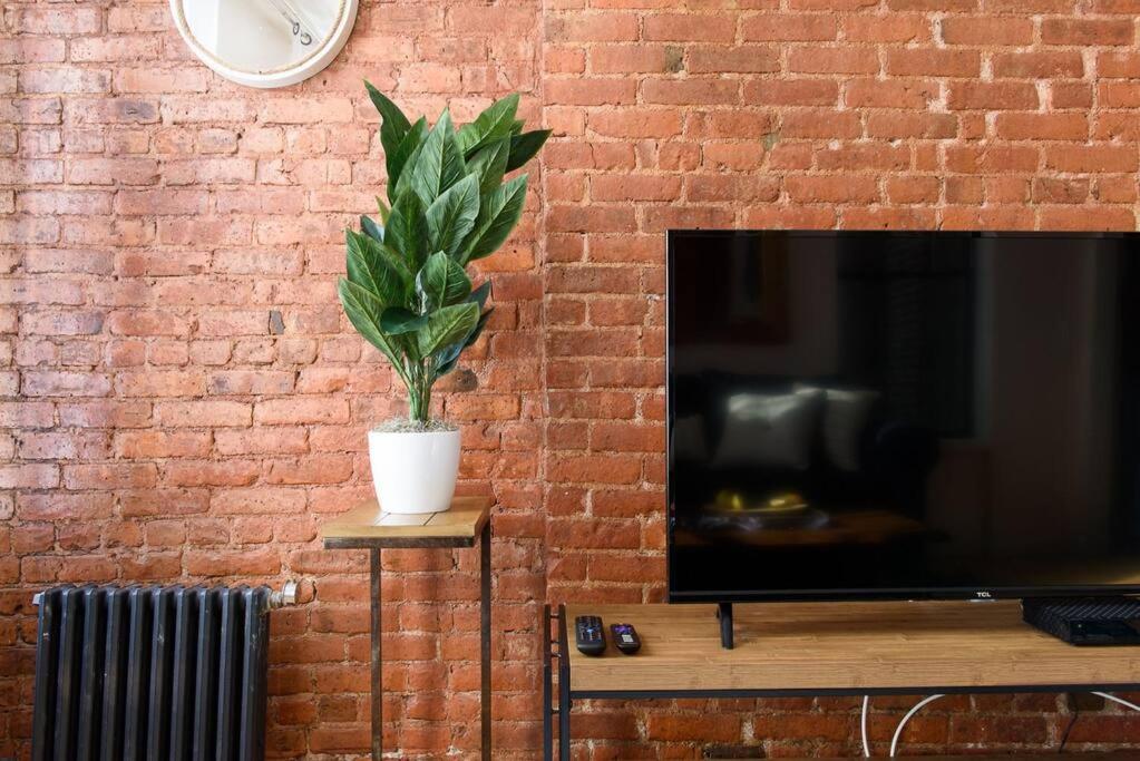 428-4R prime midtown large 2 BR Newly Furnished