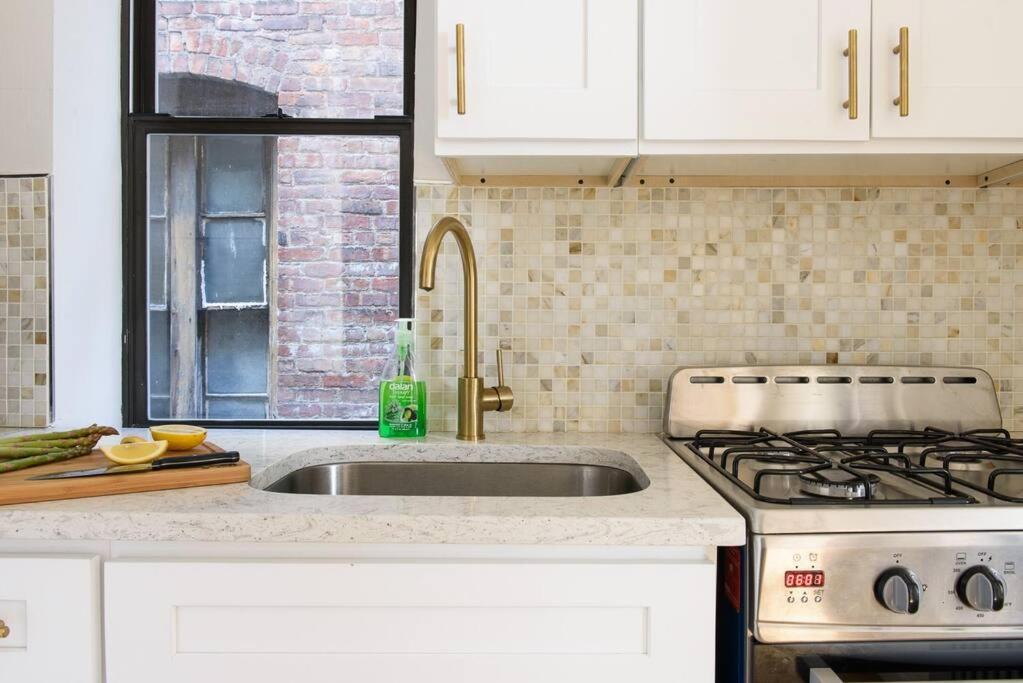 428-4R prime midtown large 2 BR Newly Furnished