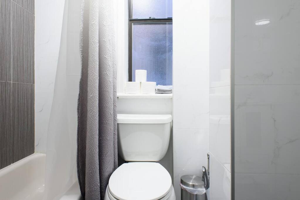 428-4R prime midtown large 2 BR Newly Furnished