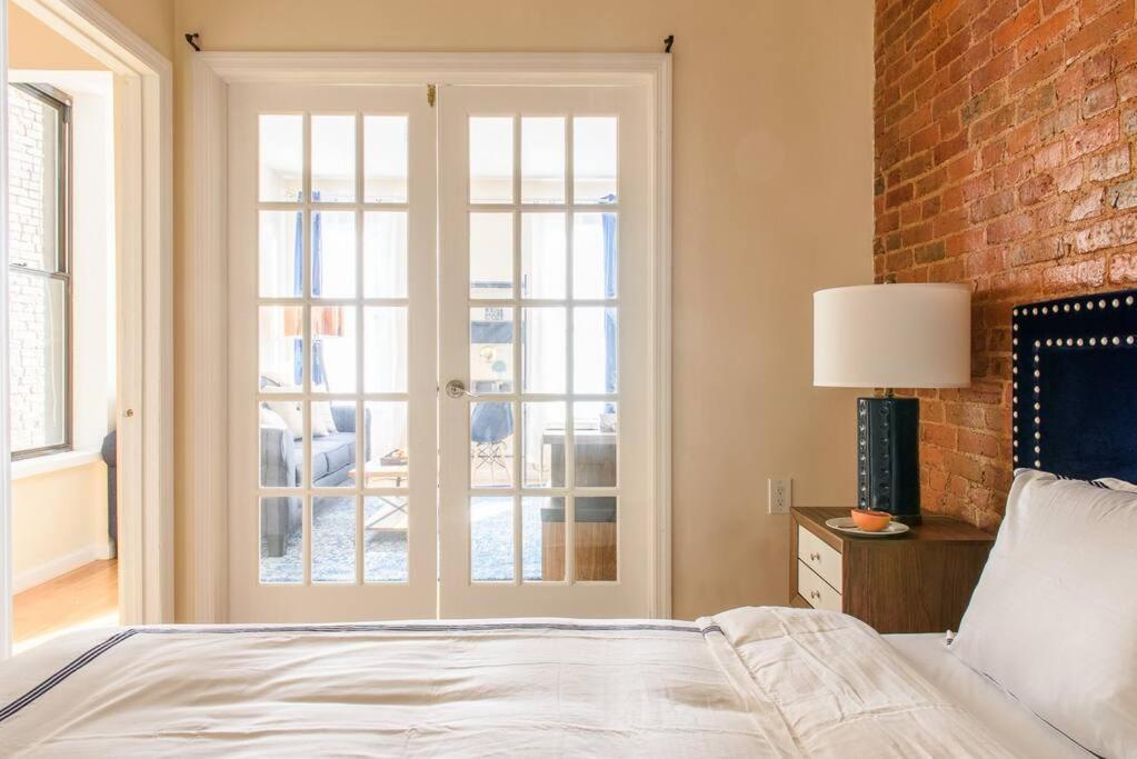 428-4R prime midtown large 2 BR Newly Furnished