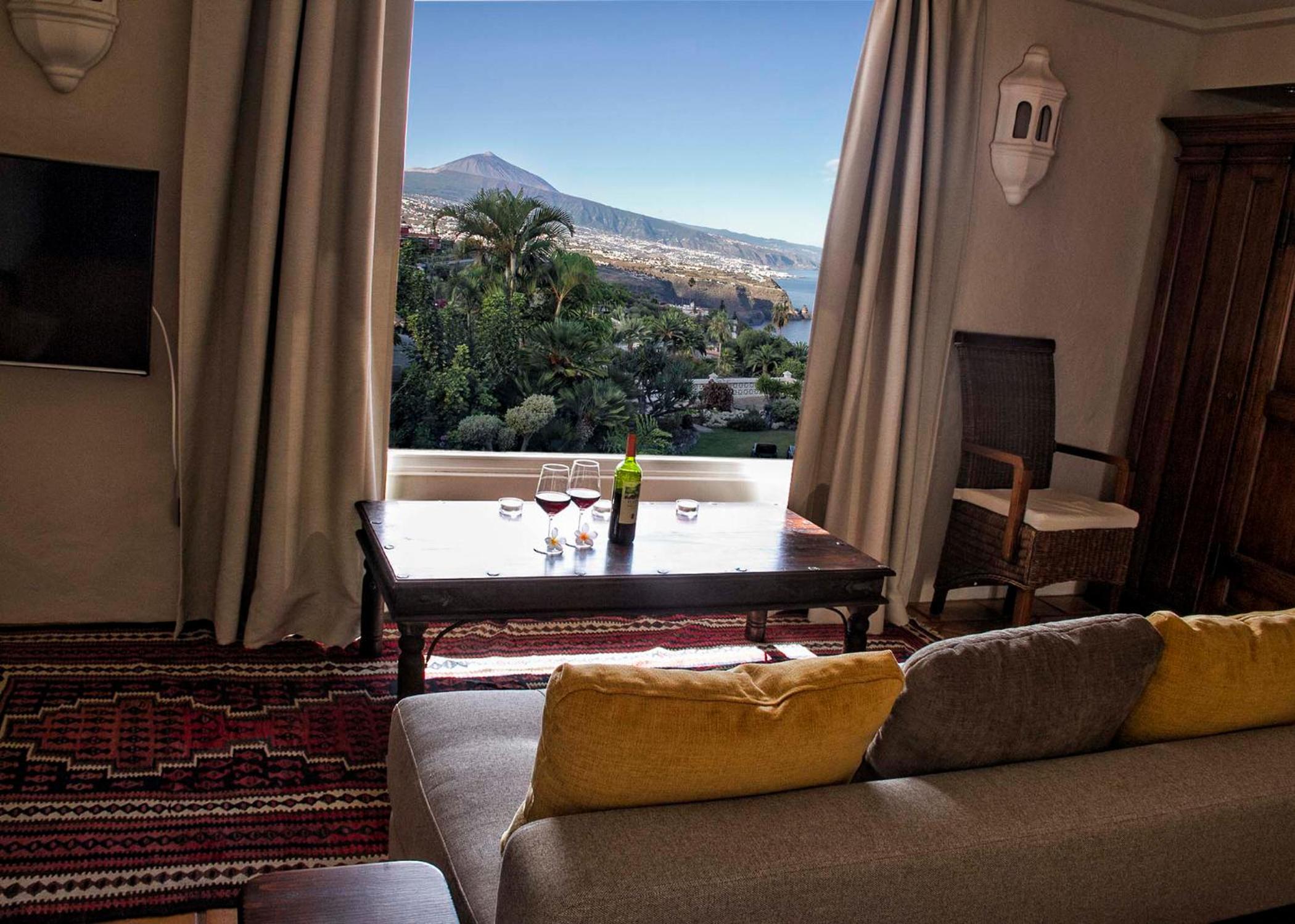 El Refugio Apartments & Villa