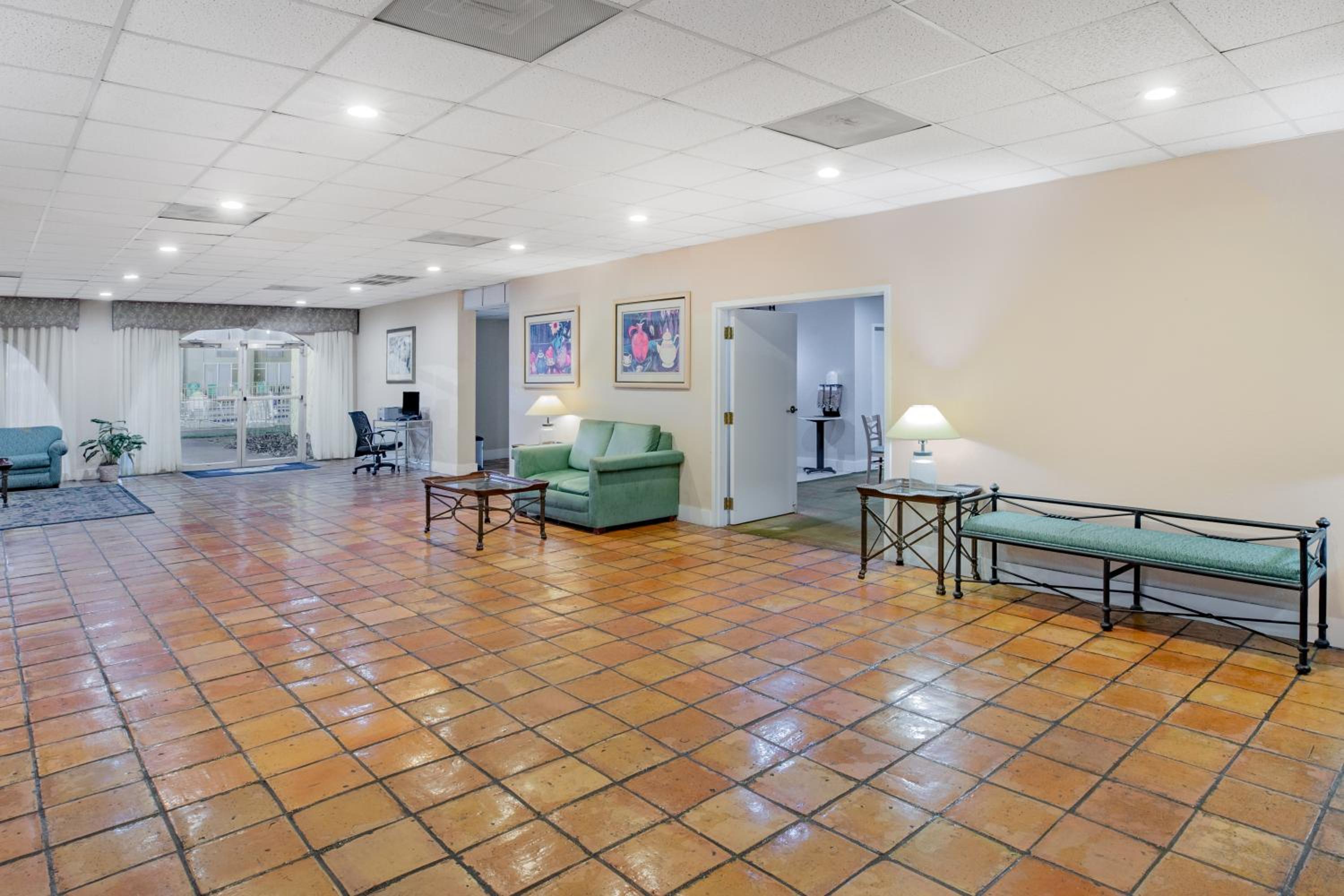 Del Rio Vacations - Days Inn by Wyndham Del Rio - Property Image 10