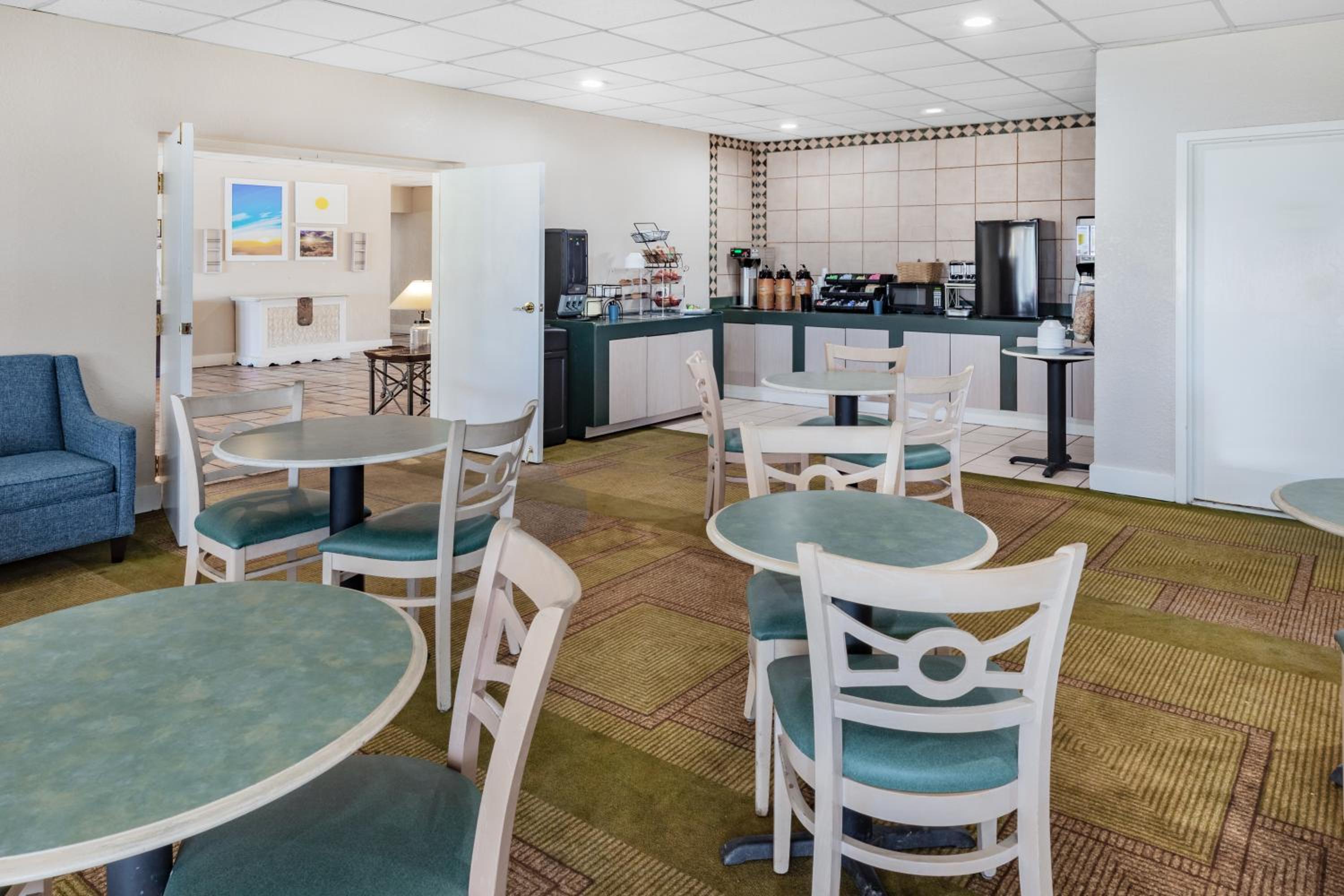 Del Rio Vacations - Days Inn by Wyndham Del Rio - Property Image 11