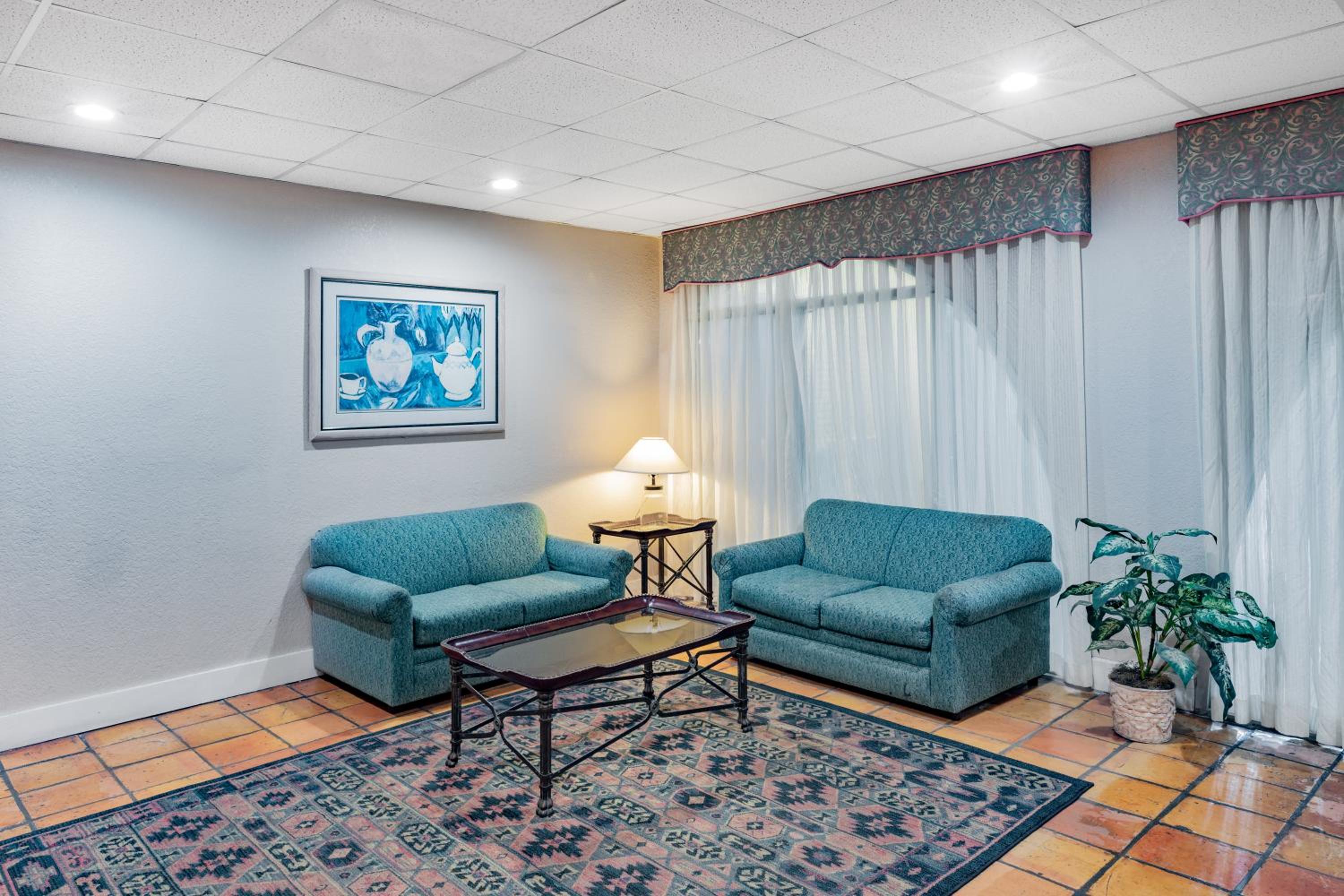 Del Rio Vacations - Days Inn by Wyndham Del Rio - Property Image 9