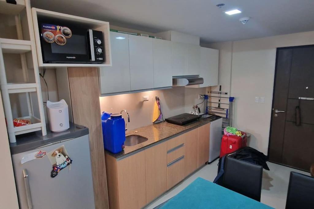 Kan Emilio Cozy 1BR Apartment in Makati view 3