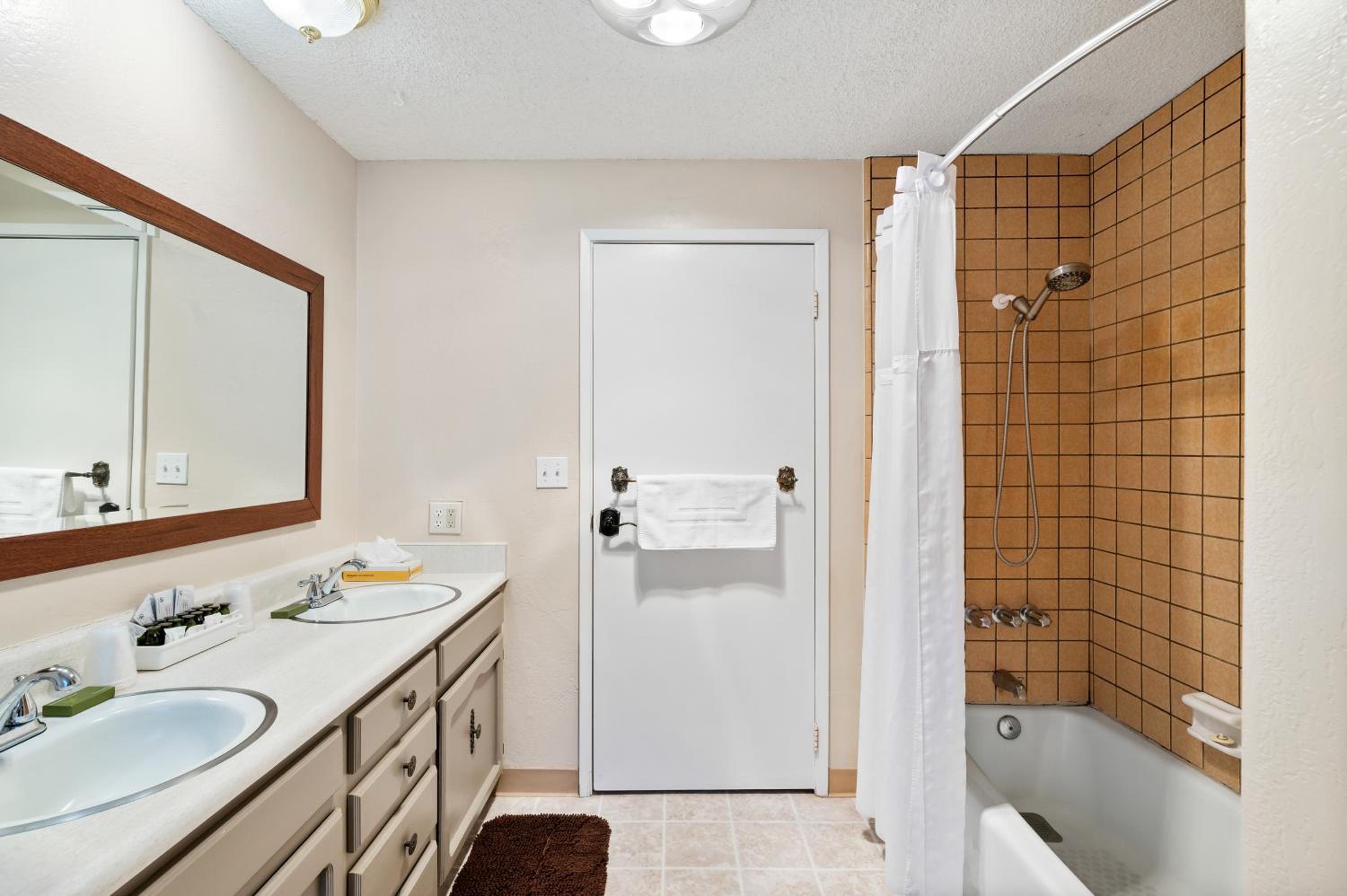 Indian Creek Lodge
