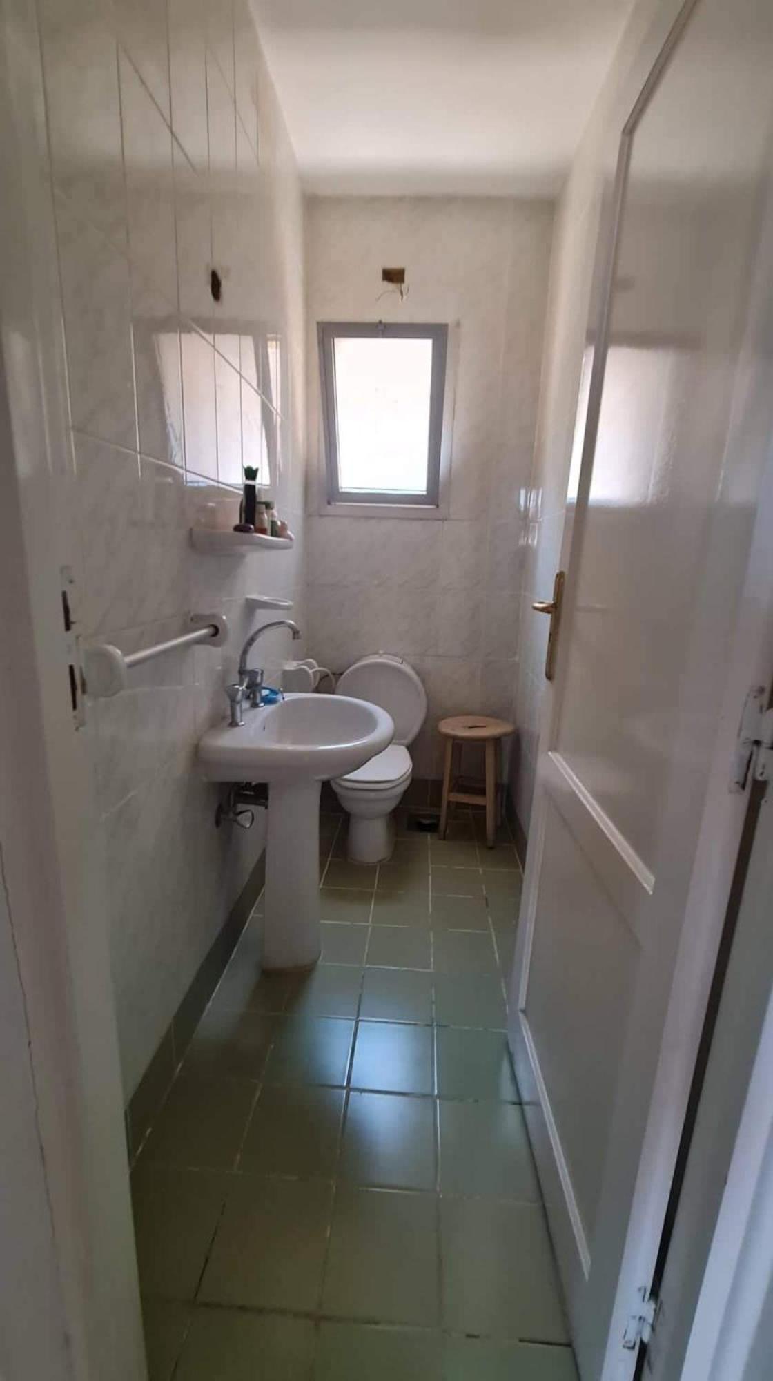 Single bedroom in a shared apartment Girls only hosting family