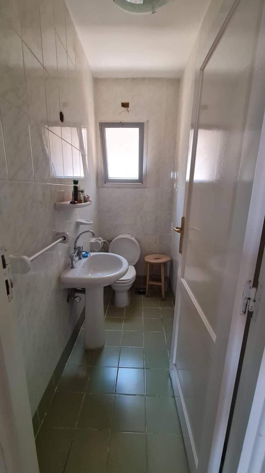 Single bedroom in a shared apartment Girls only hosting family