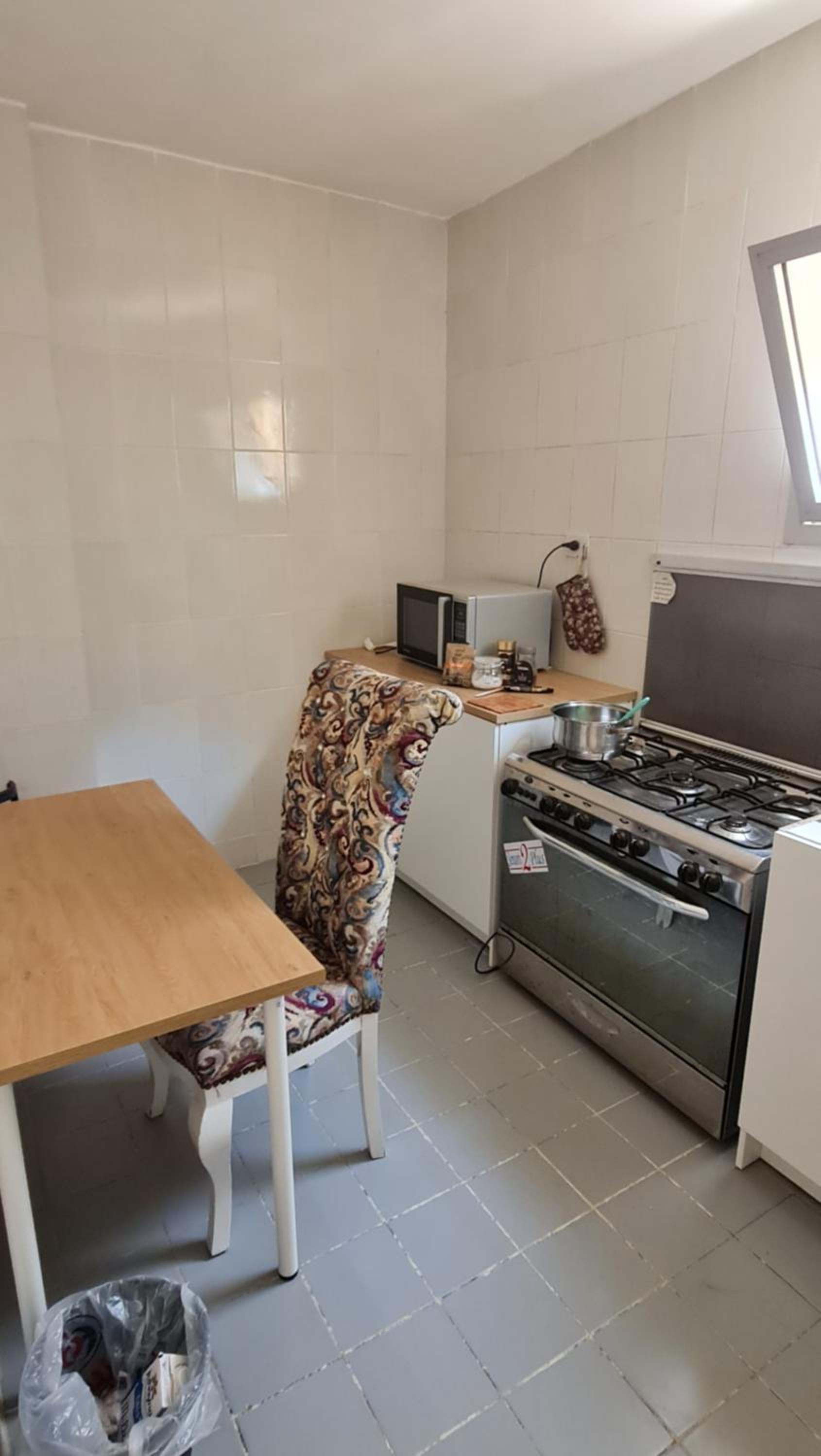 Single bedroom in a shared apartment Girls only hosting family
