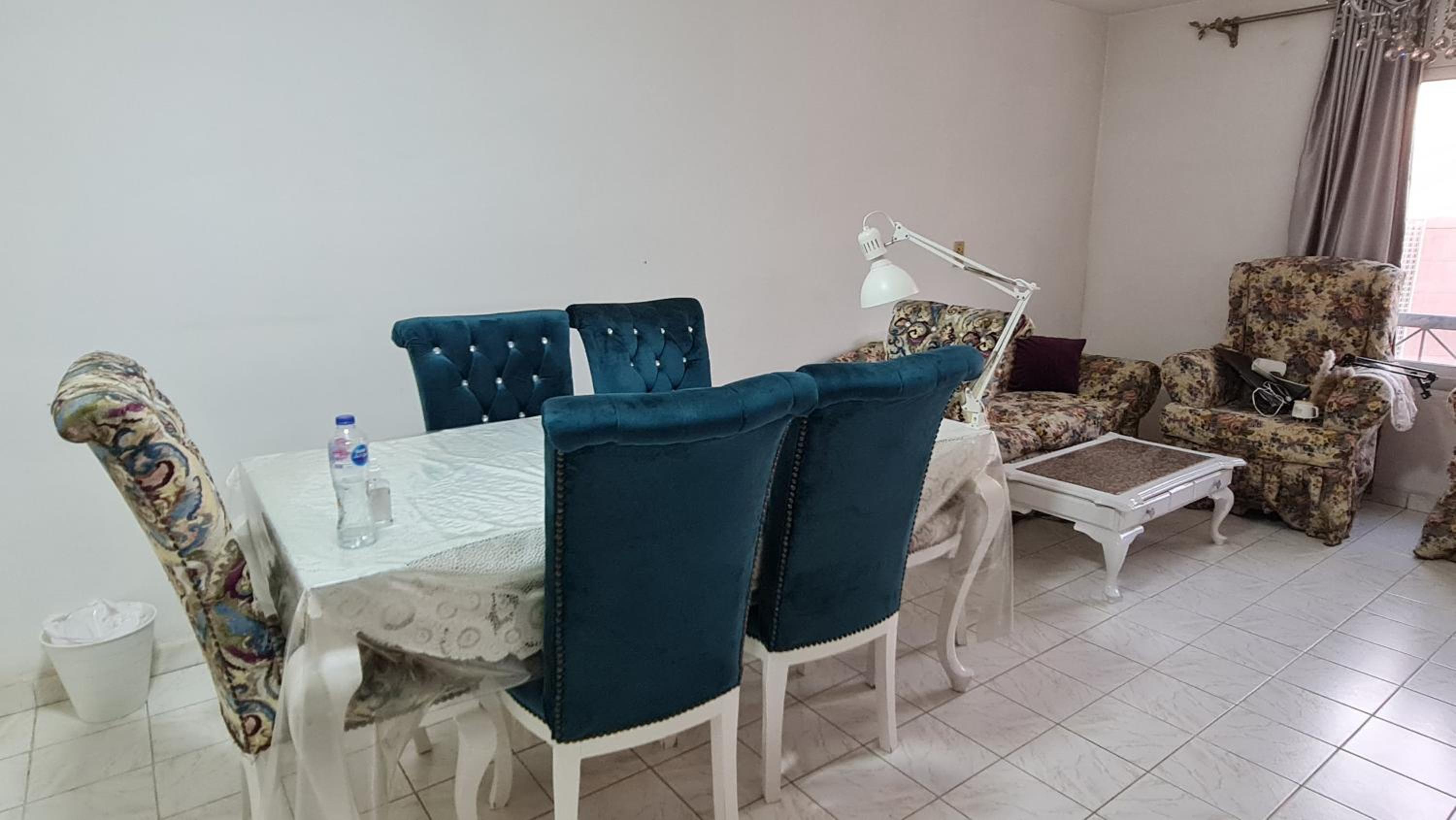Single bedroom in a shared apartment Girls only hosting family