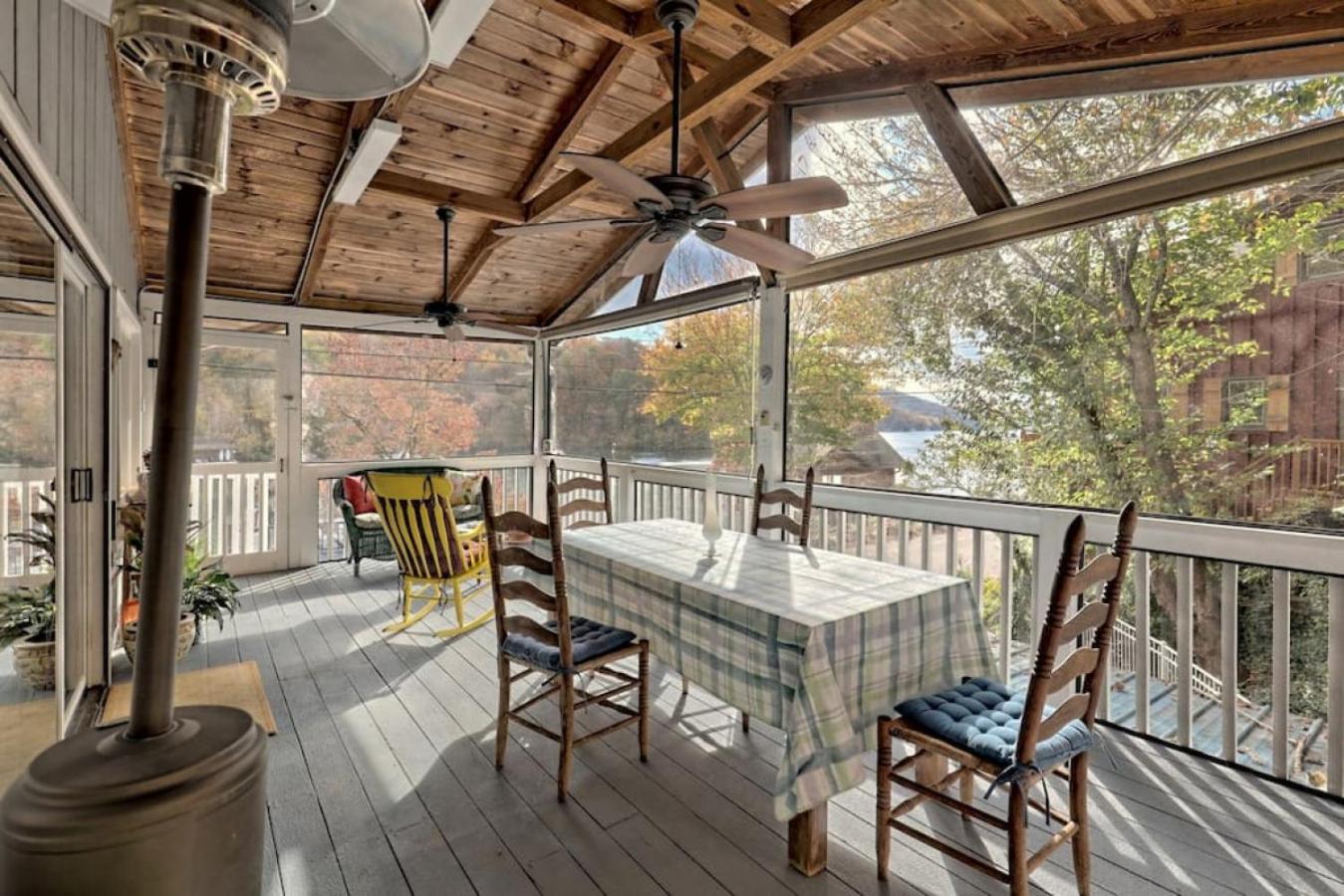 Hannahs Perch on Lake Burton with Private Top Patio and Bottom Dock - main view
