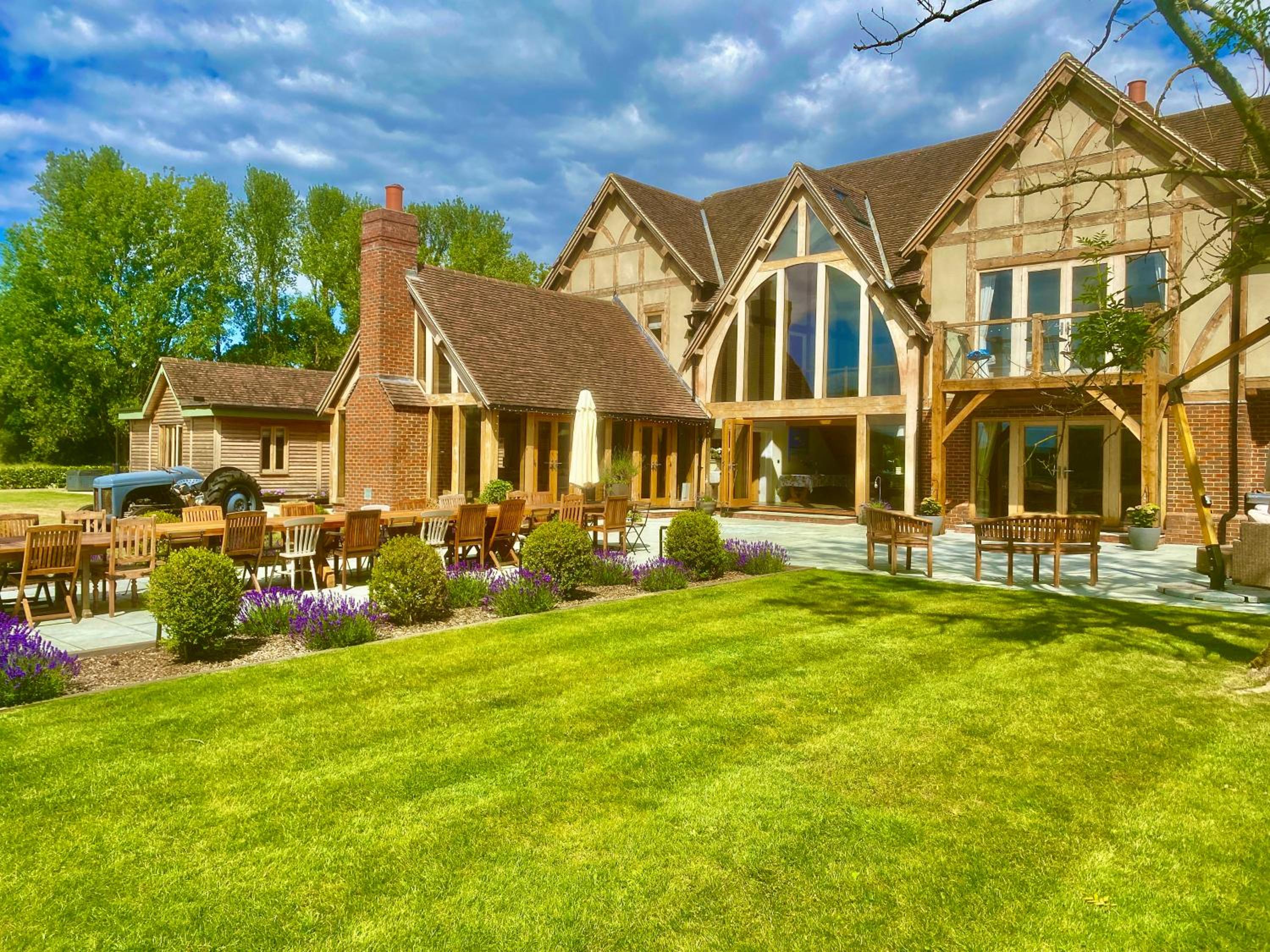 Quality Oak Barn with Hot Tub and Parking view 3