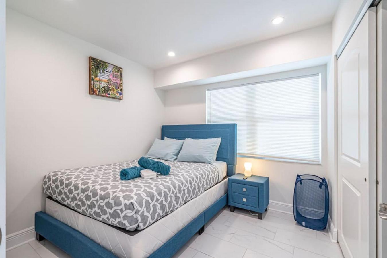 The Purple Pelican Beachfront with Ocean Balcony Unit 5 view 3