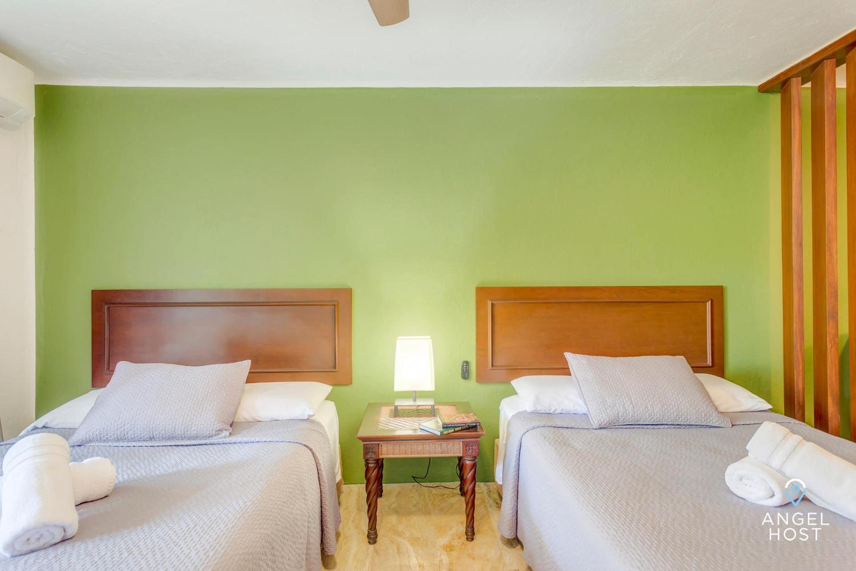 Private Villa Complex with Pool in Zona Hotelera