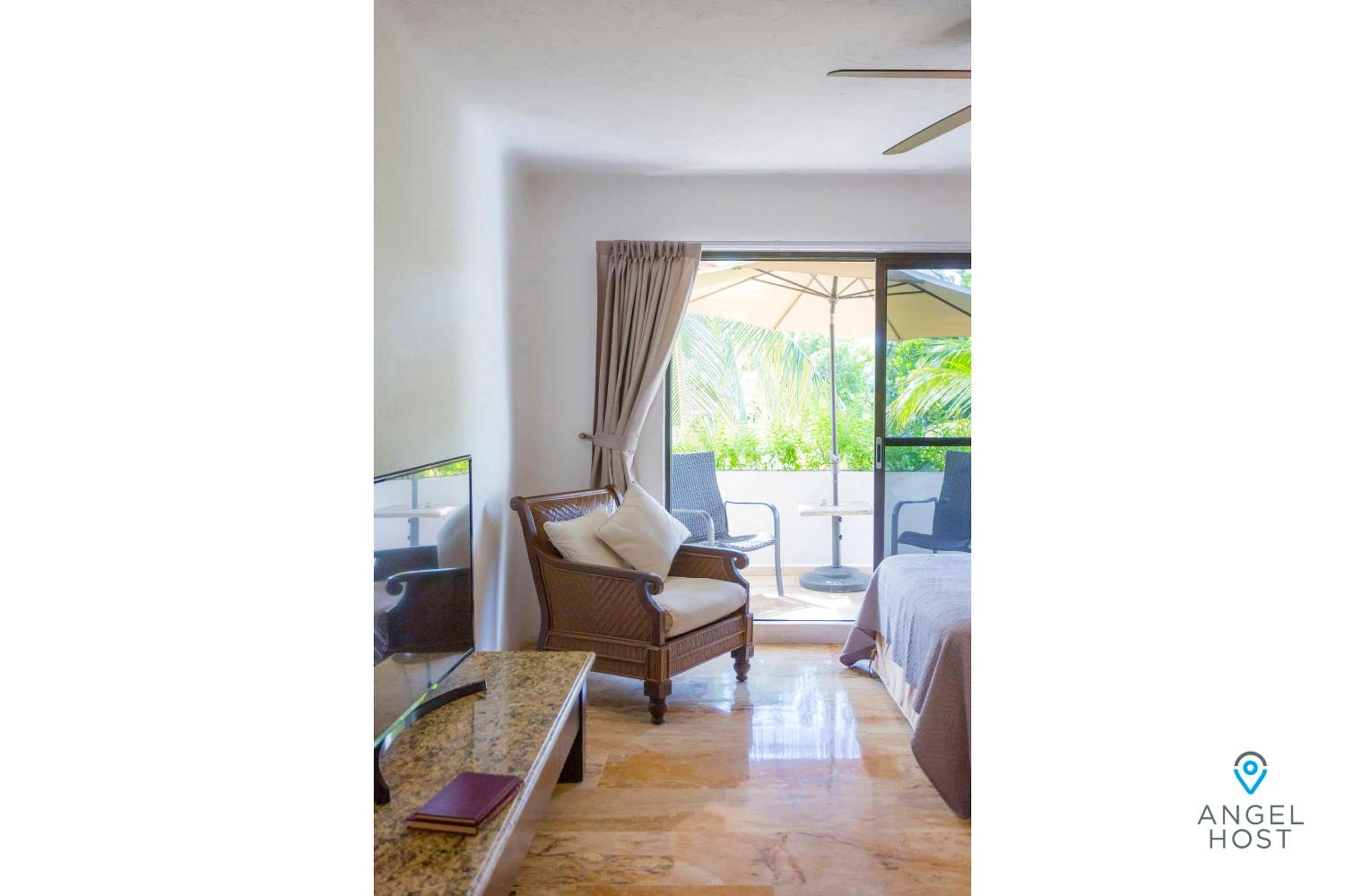 Private Villa Complex with Pool in Zona Hotelera