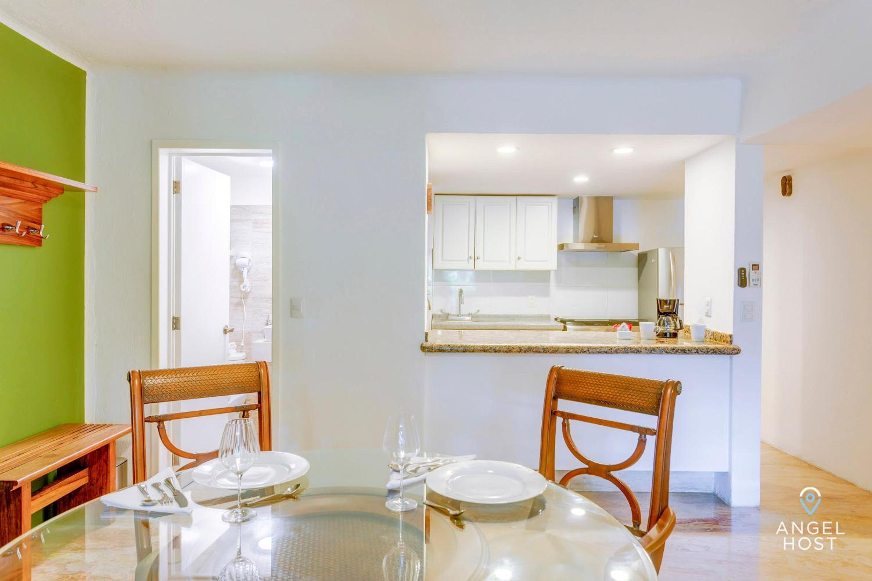 Private Villa Complex with Pool in Zona Hotelera