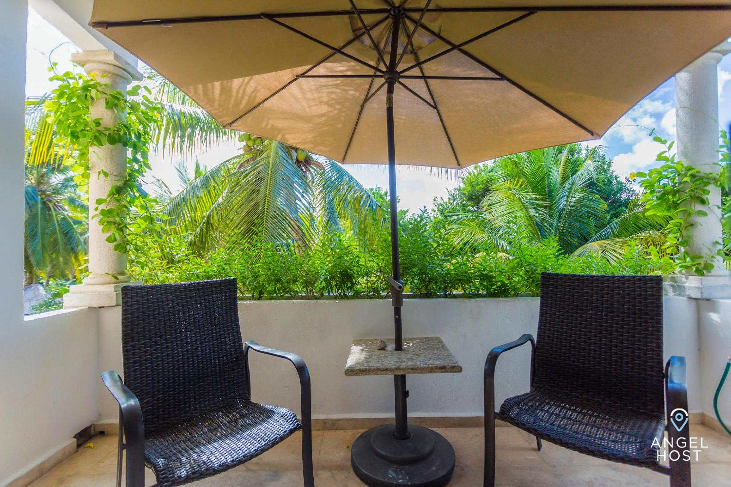 Private Villa Complex with Pool in Zona Hotelera