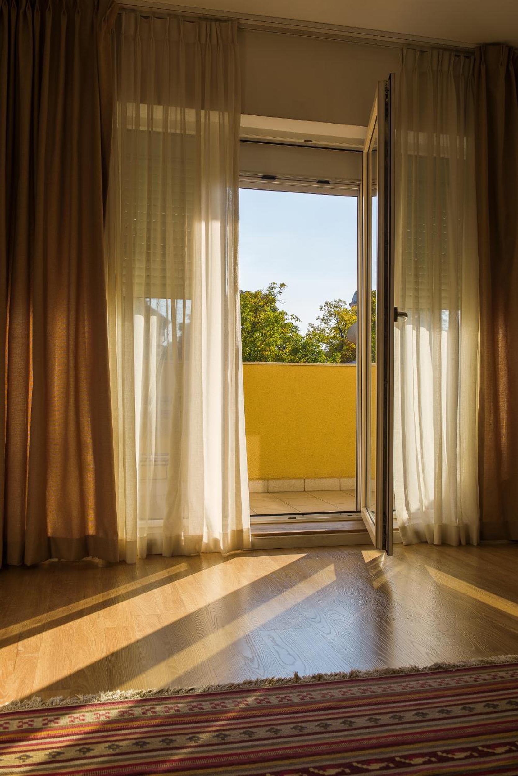 New Stylish Flat Near Old Town