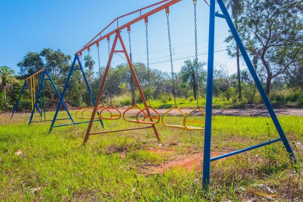 Casa com 2 suítes, cozinha completa , área de lazer, piscina infantil, 10 min do parque aquático