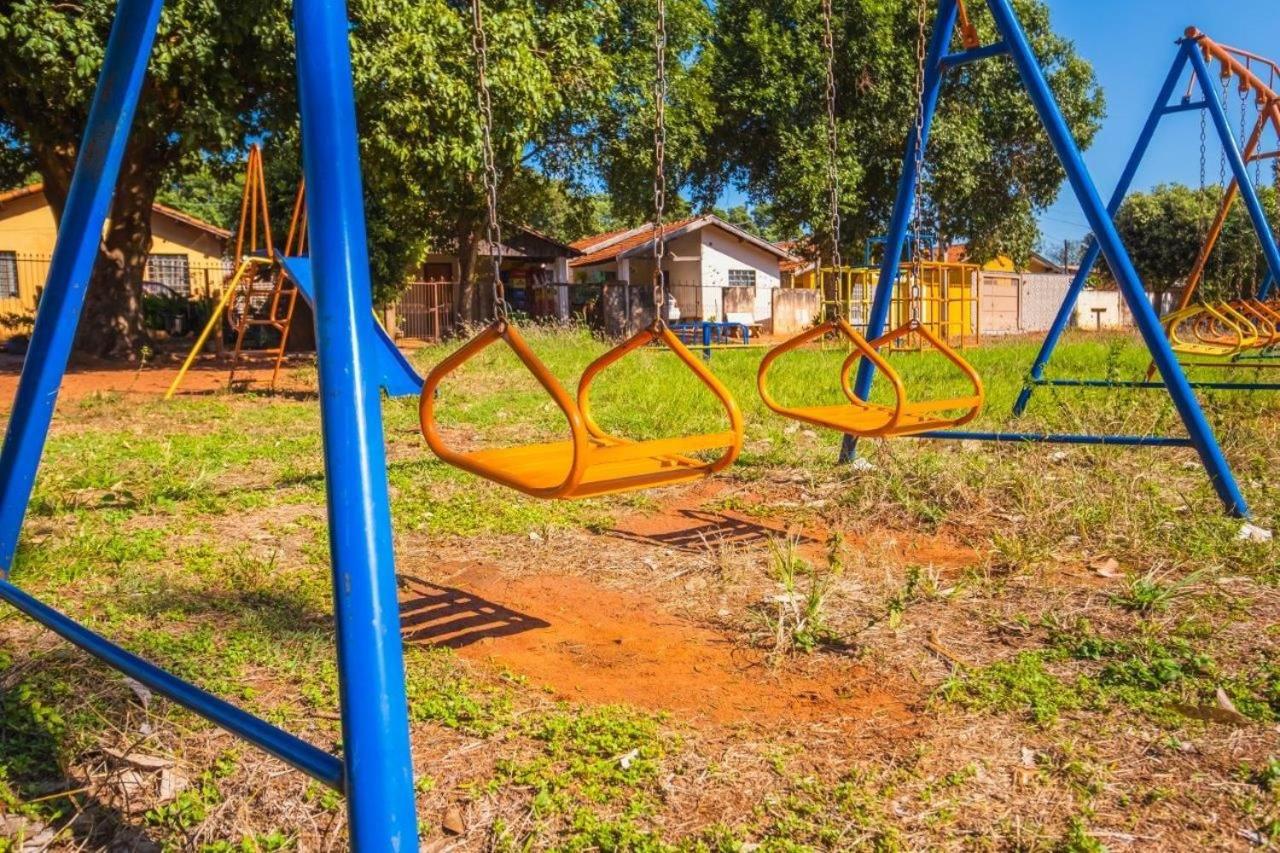 Casa com 2 suítes, cozinha completa , área de lazer, piscina infantil, 10 min do parque aquático