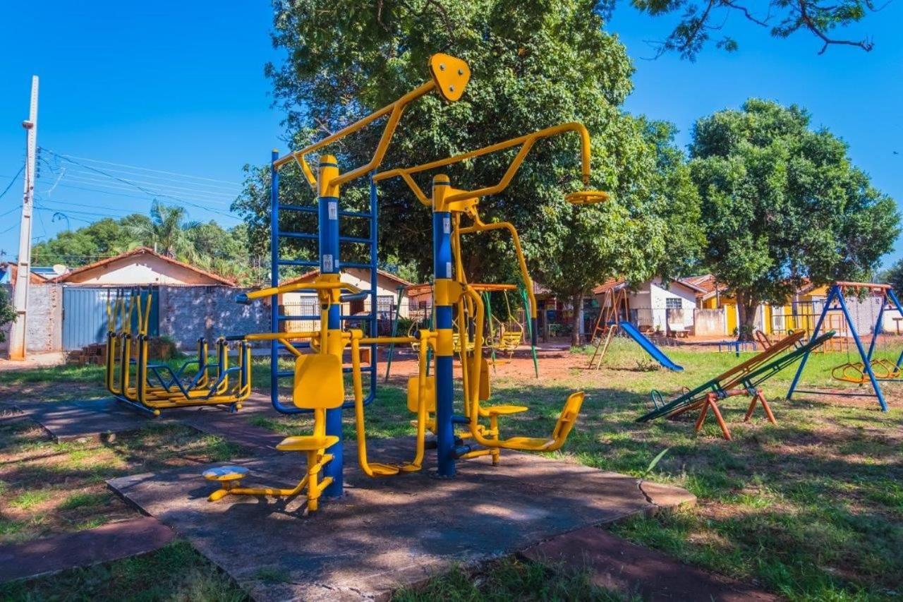 Casa com 2 suítes, cozinha completa , área de lazer, piscina infantil, 10 min do parque aquático