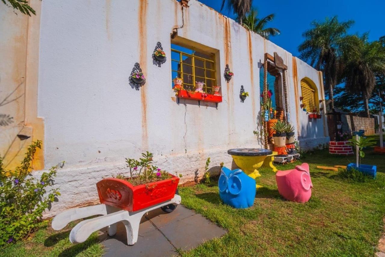 Casa com 2 suítes, cozinha completa , área de lazer, piscina infantil, 10 min do parque aquático