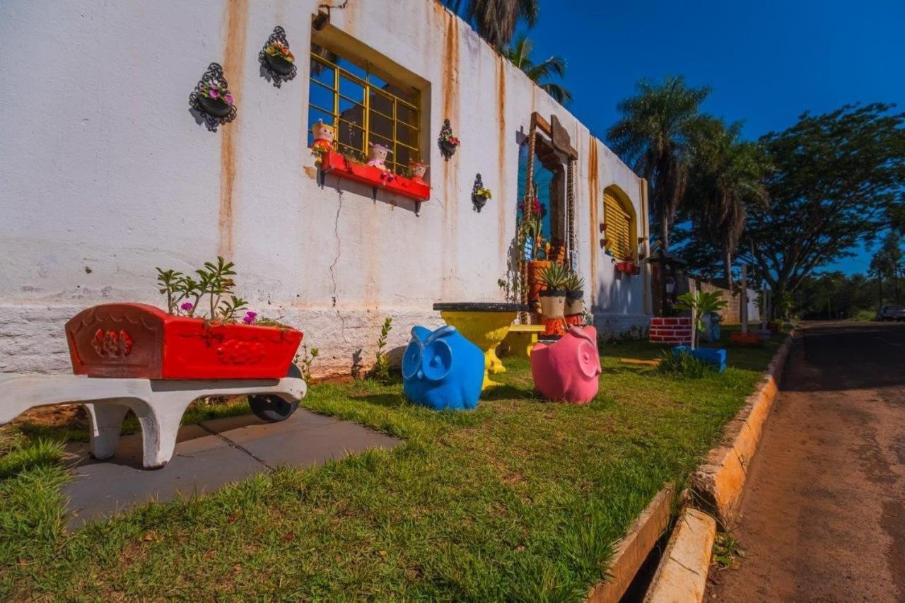 Casa com 2 suítes, cozinha completa , área de lazer, piscina infantil, 10 min do parque aquático