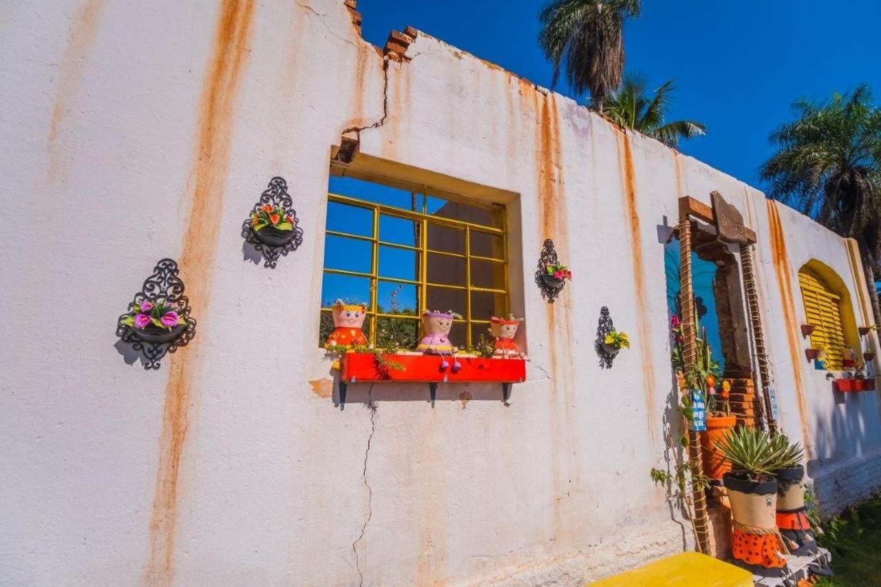 Casa com 2 suítes, cozinha completa , área de lazer, piscina infantil, 10 min do parque aquático