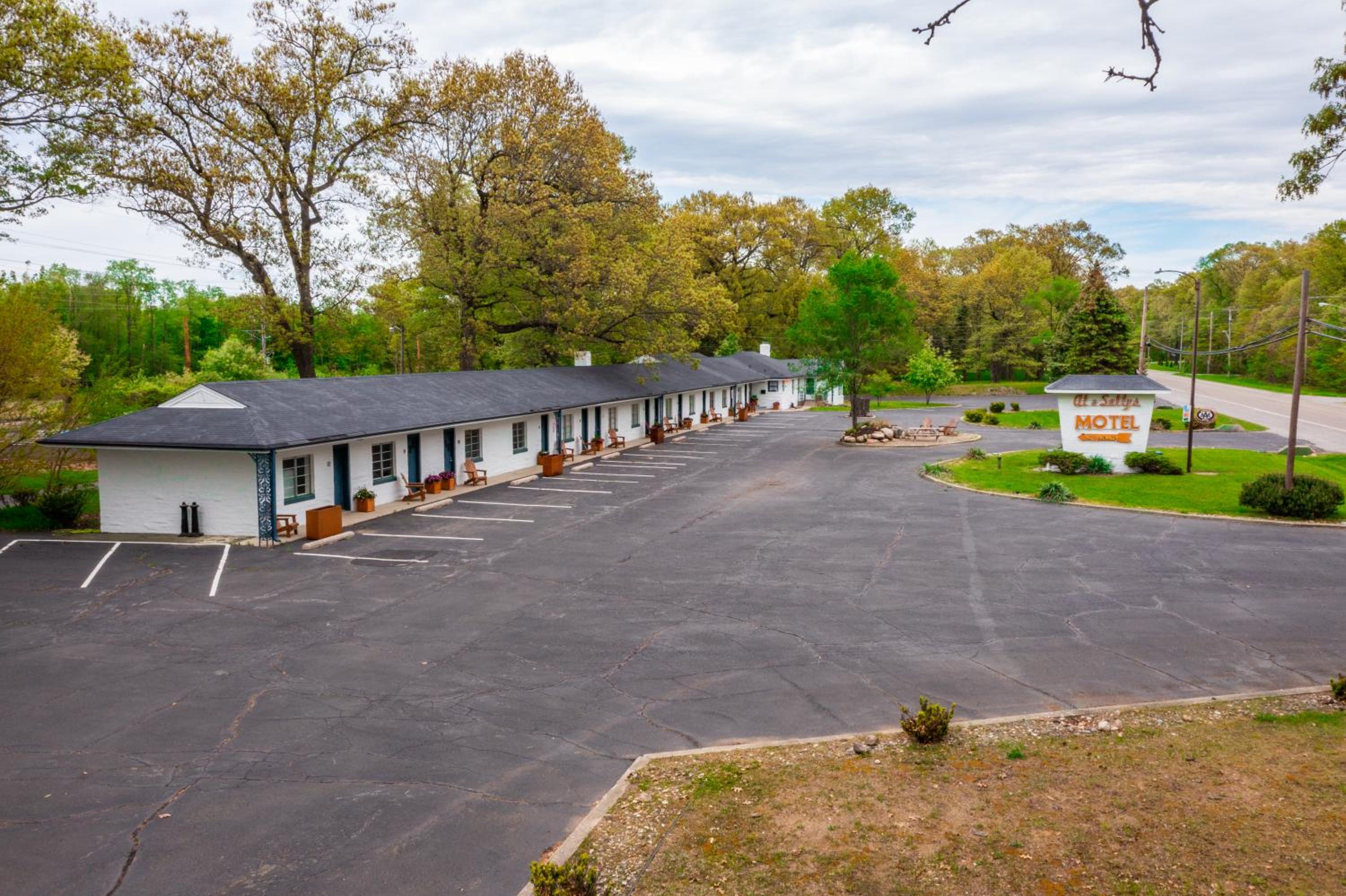 Al & Sally's Motel view 5