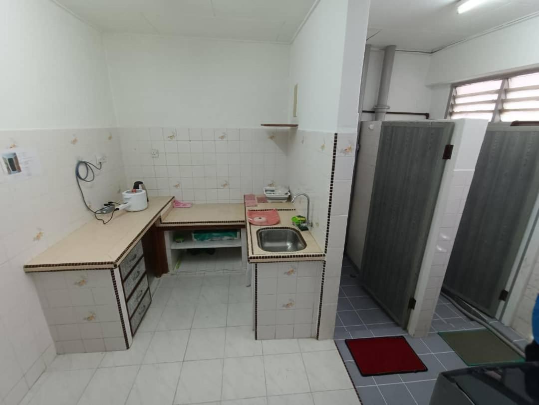 Jo-Rumah 3 Bedroom Apartment Jelutong Georgetown Penang Free WIFI