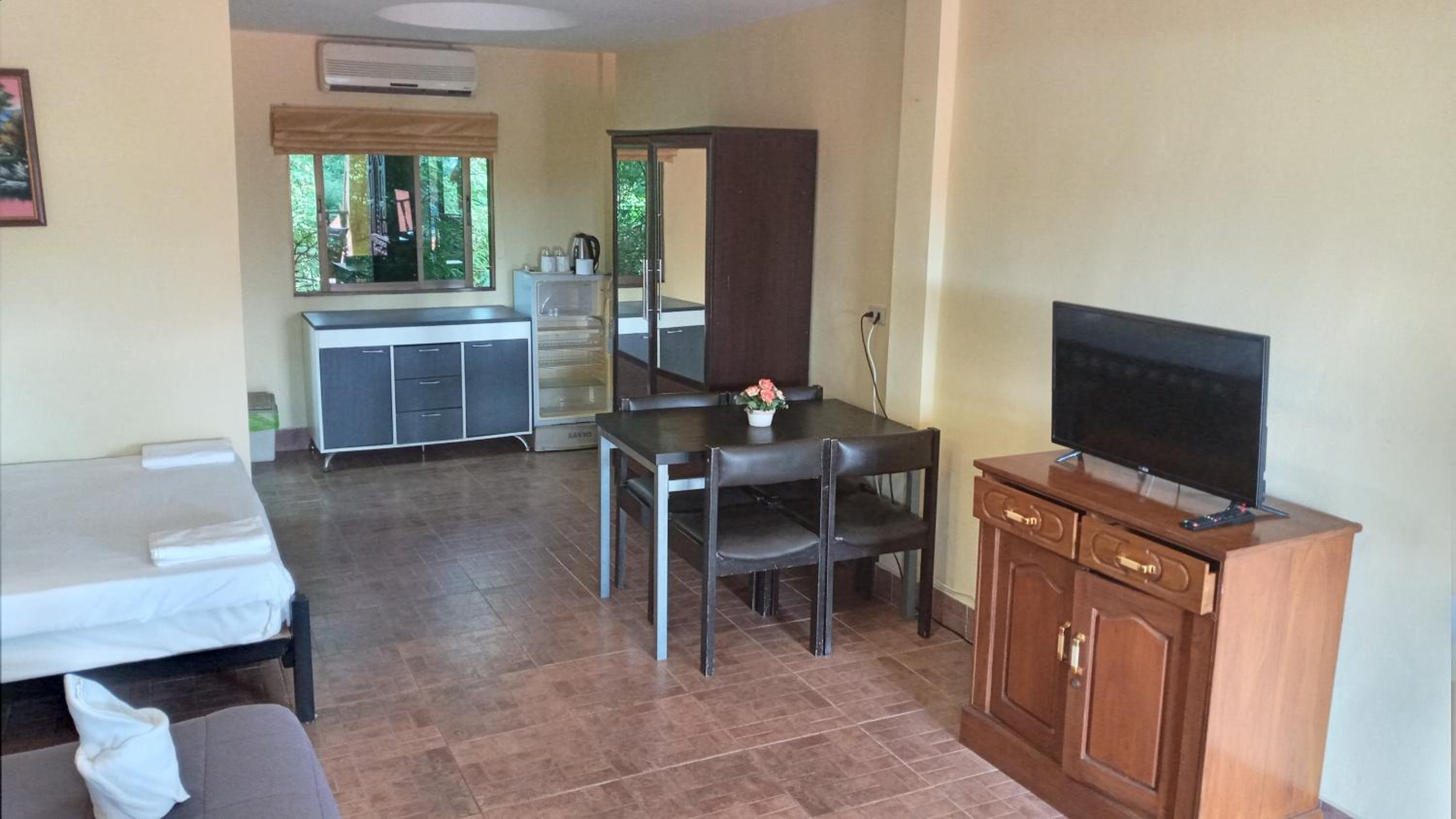 Phratamnak Inn - 100 meter from Beach view 4