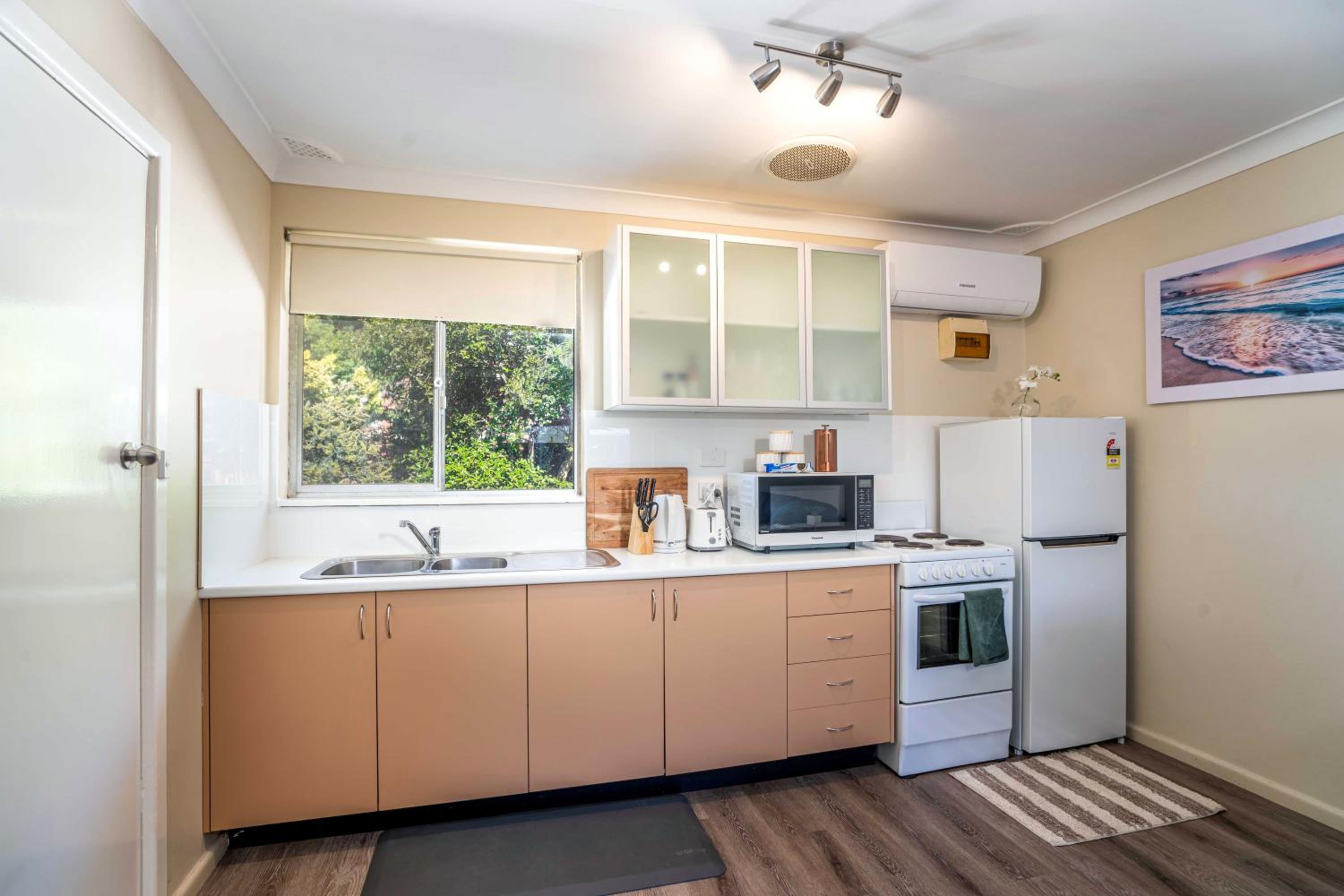 One Bedroom Apartment on Summer - No 4 Near CBD
