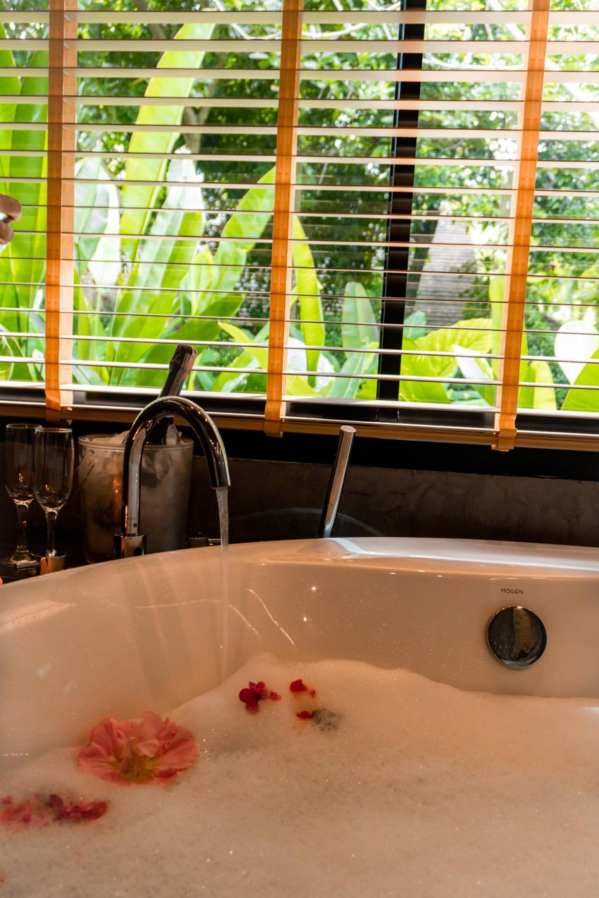 Jacuzzi