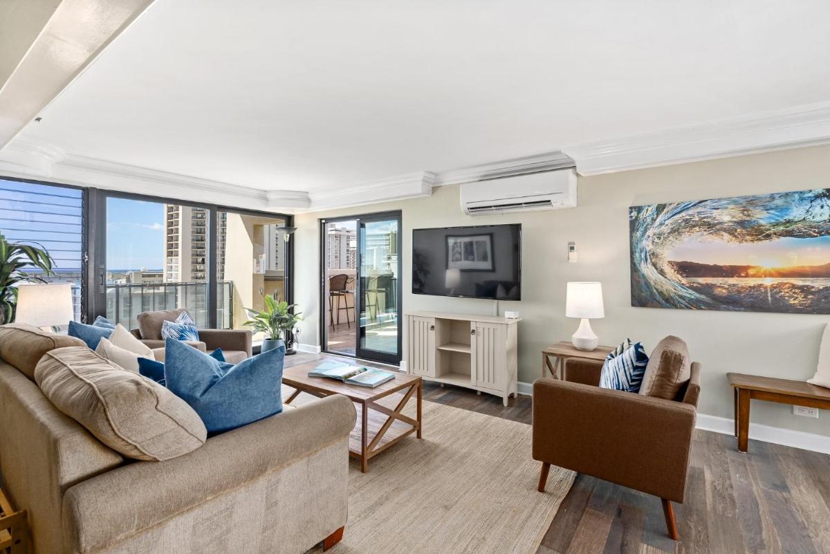 Hotel Expansive Lanai w/ Panoramic Views - Walk to Waikiki Beach - Image 1