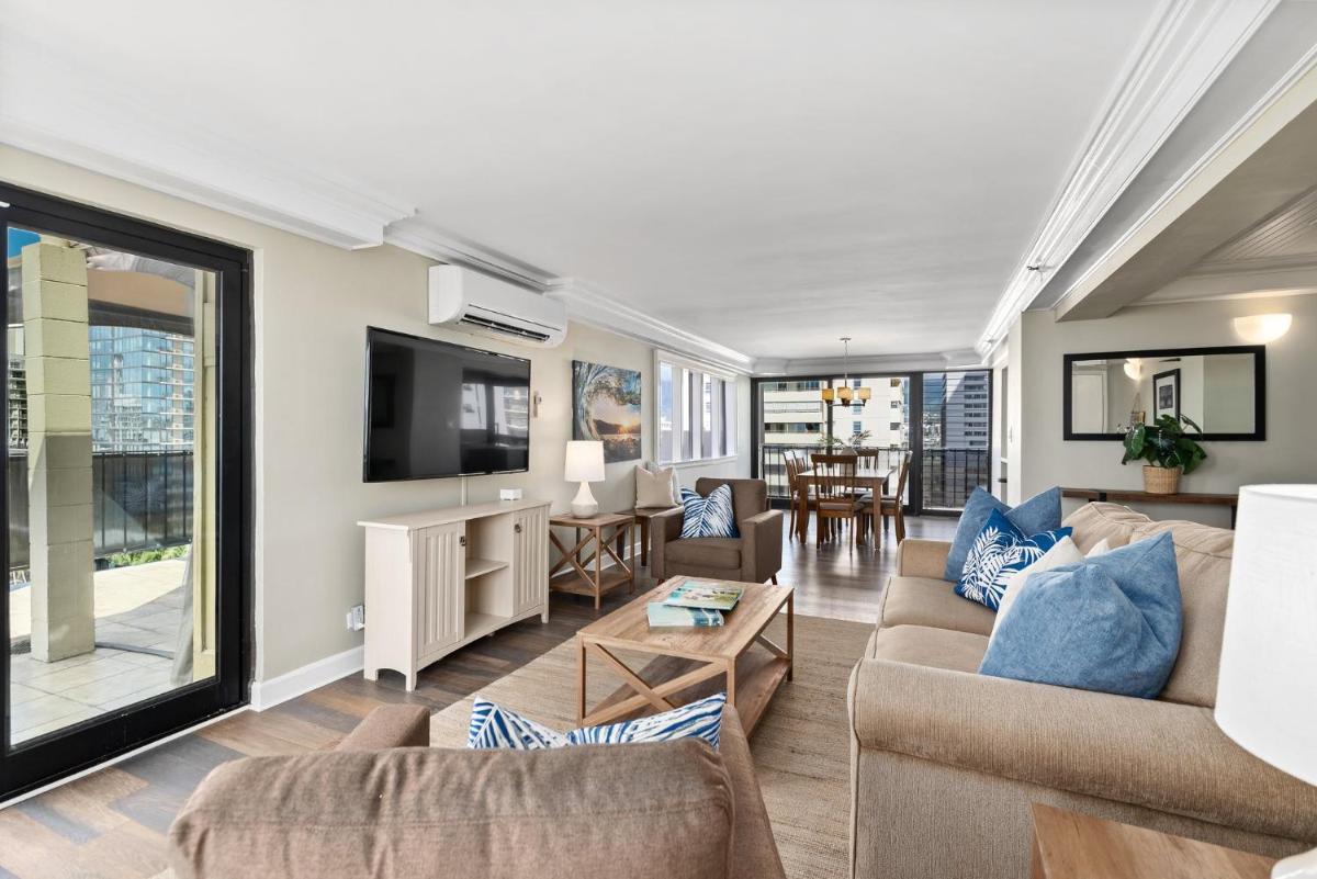 Expansive Lanai w/ Panoramic Views - Walk to Waikiki Beach view 2