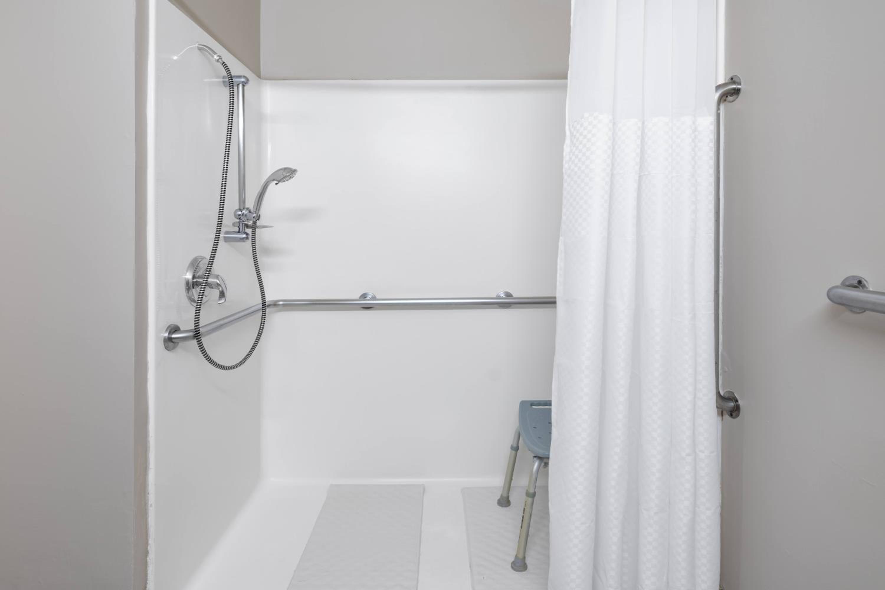 Gurnee Vacations - Baymont by Wyndham Gurnee - Property Image 2