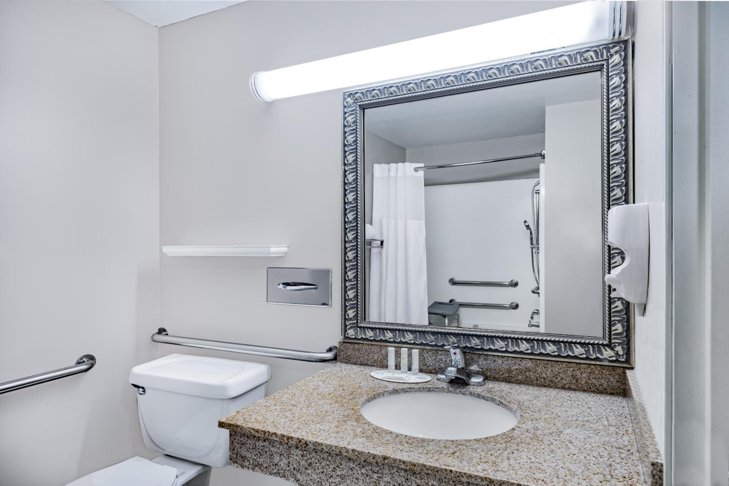 Gurnee Vacations - Baymont by Wyndham Gurnee - Property Image 3